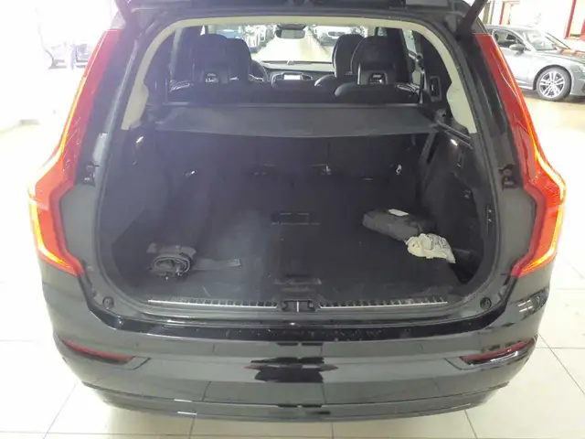 Volvo XC90 view 9