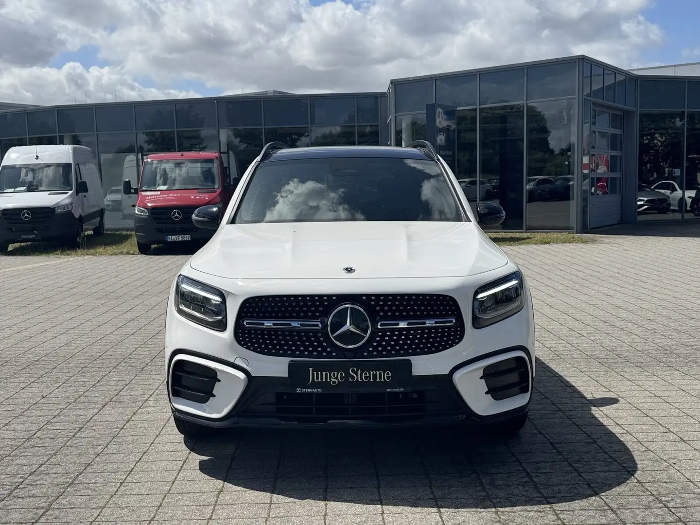 Mercedes-Benz GLB 200 GLB 200 AMG Line Navi Pano.-Dach Keyless-Go/Klima AMG Line Navi Pano.-Dach Keyless-Go/Klima Weiß - 2