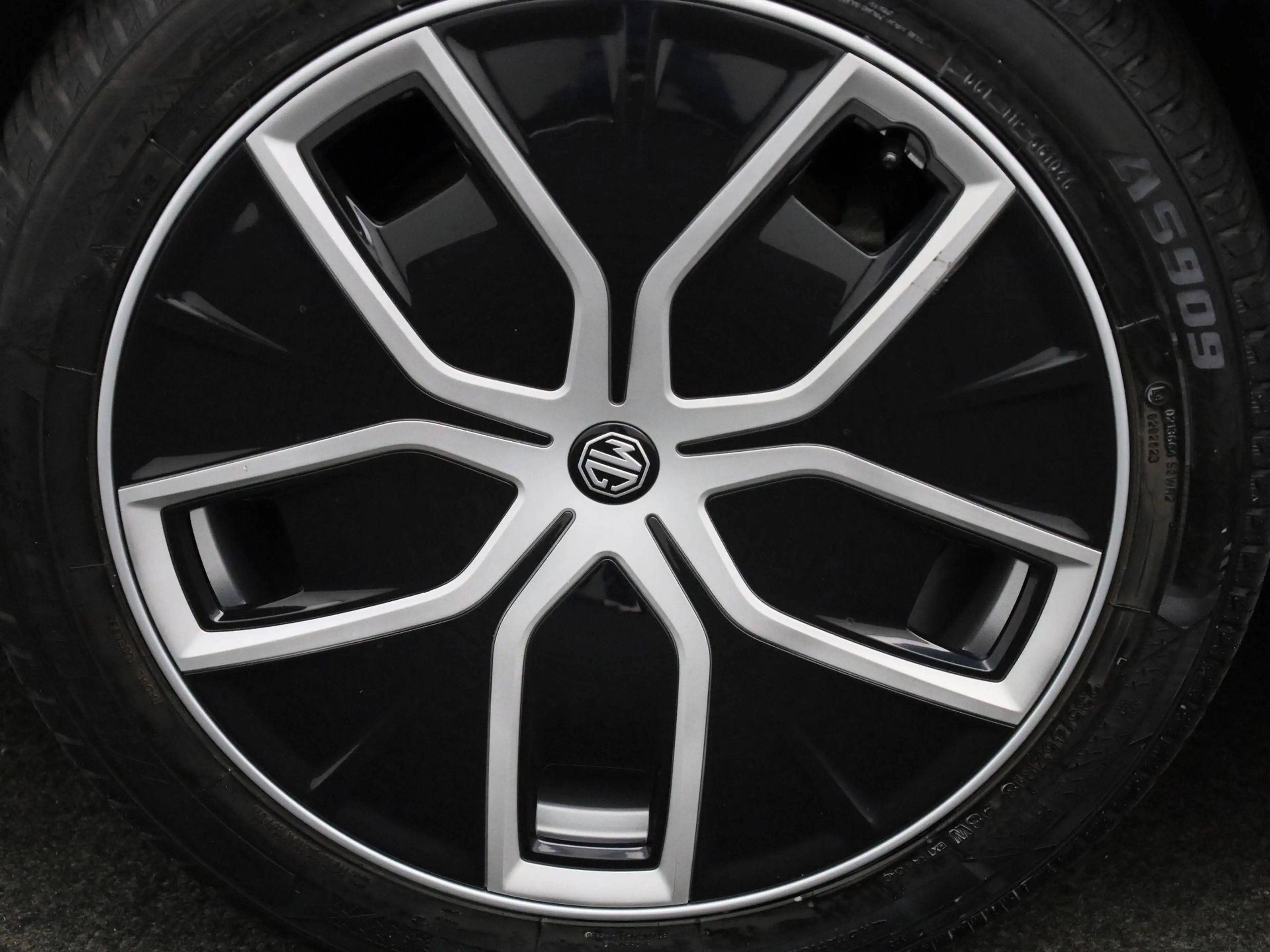 MG MG4 Electric Luxury 64 kWh — photo 14