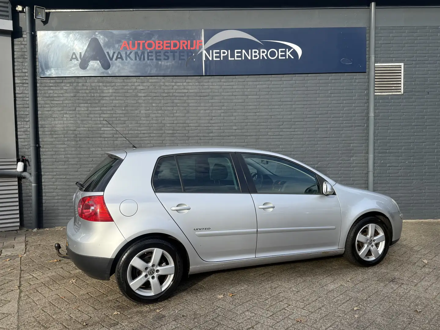 Volkswagen Golf 1.6 Trendline Bj 2008 Pdc-Airco-Cv-Cruise Grijs - 2