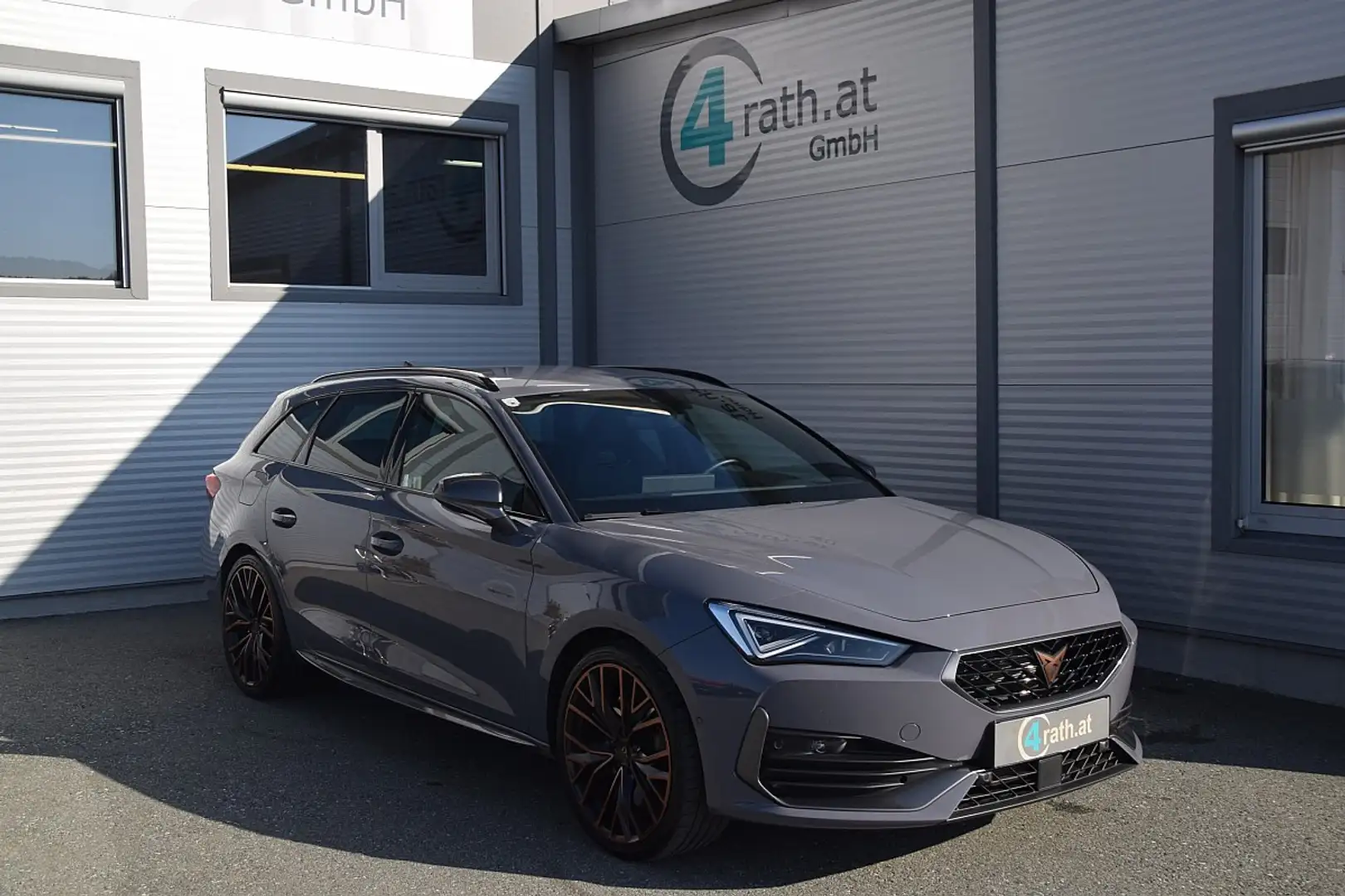 CUPRA Leon SP 1,4 TSI e-Hybrid DSG AHK/LED/ACC/NAVI/RFK Grau - 1