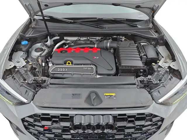 Audi RS Q3 view 12