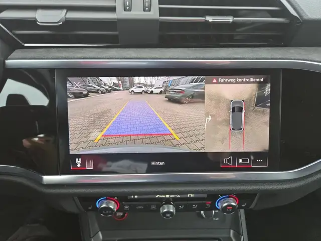 Audi RS Q3 view 18