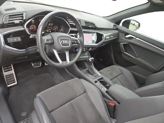 Audi RS Q3 view 4