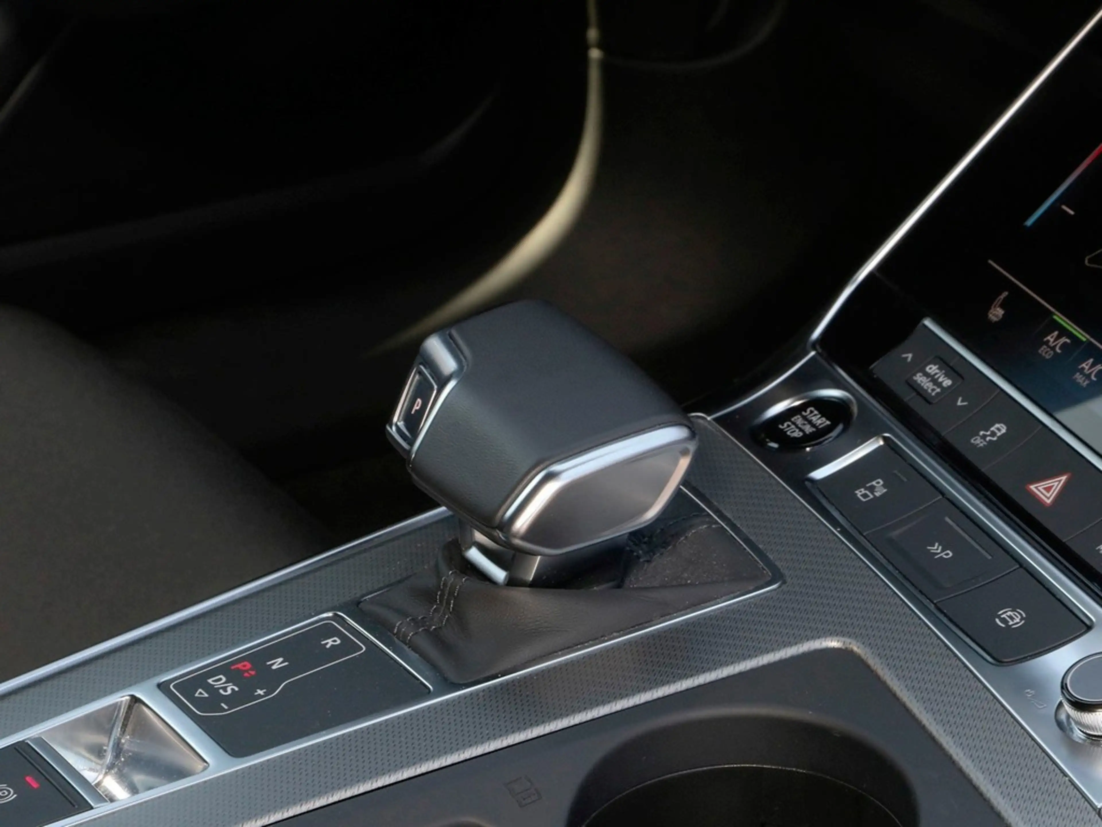 Audi A6 Avant 45 TFSI quattro sport 21" ACC Pano AHK — photo 15