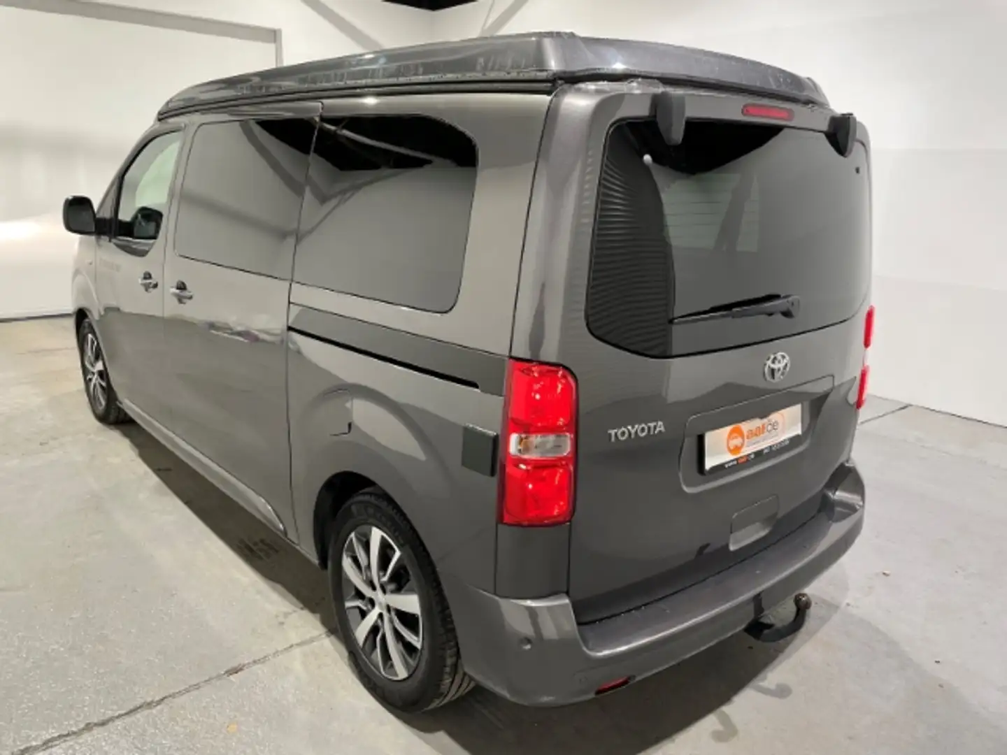 Toyota 2.0 D-4D StandHZG Keyless SHZ ACC Temp PDCv+h Rück Grau - 2