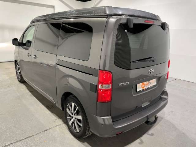 Toyota 2.0 D-4D StandHZG Keyless SHZ ACC Temp PDCv+h Rück