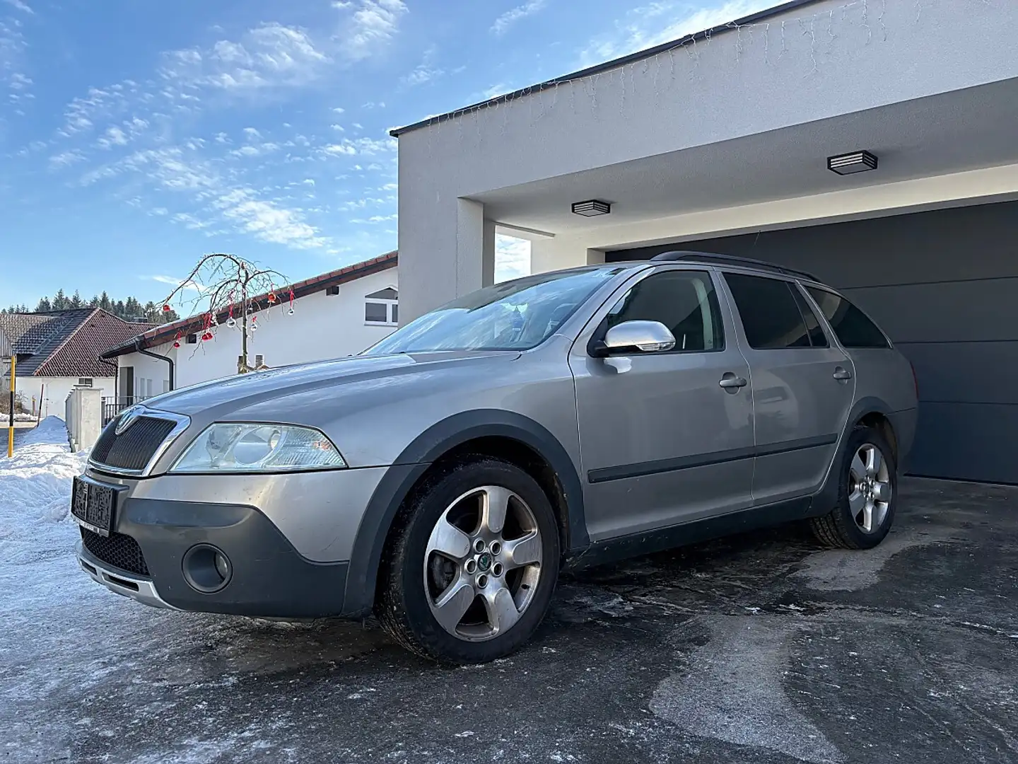 Skoda Octavia Combi Scout 2,0 TDI PD DPF 4x4 Schwarz - 2