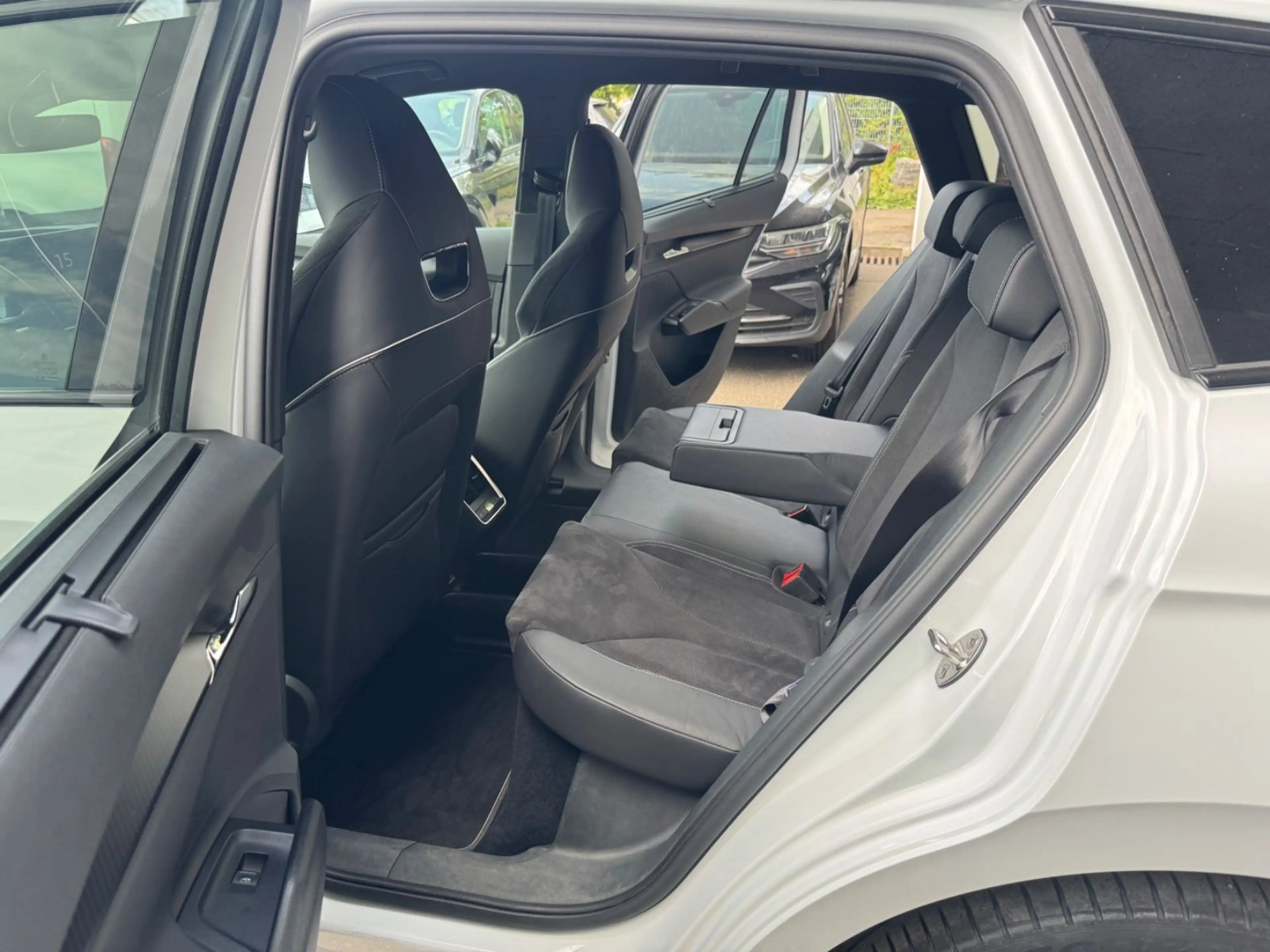Skoda Enyaq 80x Sportline Navi LED 360° Wärmepumpe ACC — photo 13