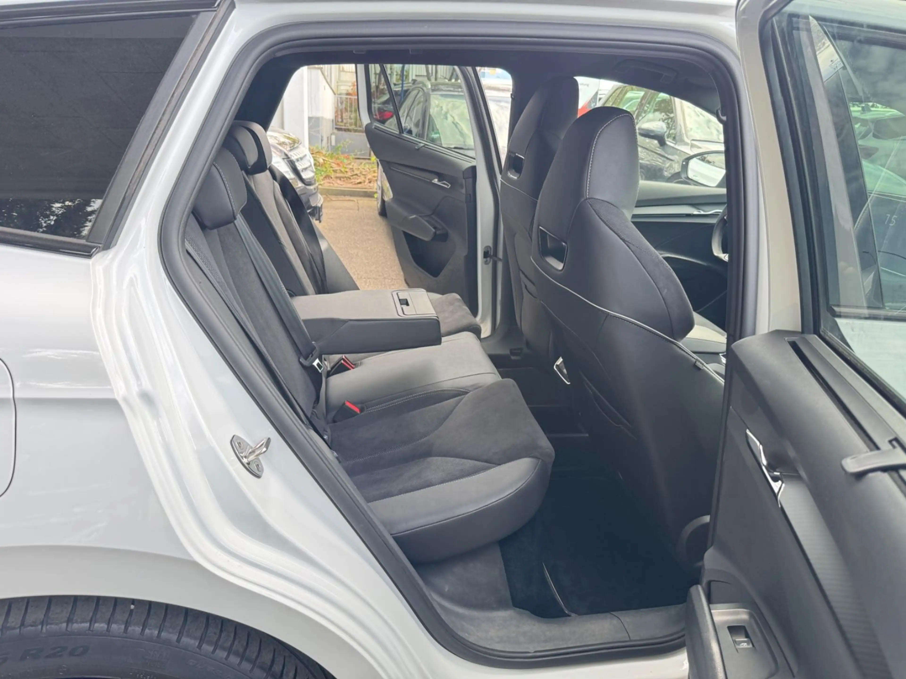 Skoda Enyaq 80x Sportline Navi LED 360° Wärmepumpe ACC — photo 14