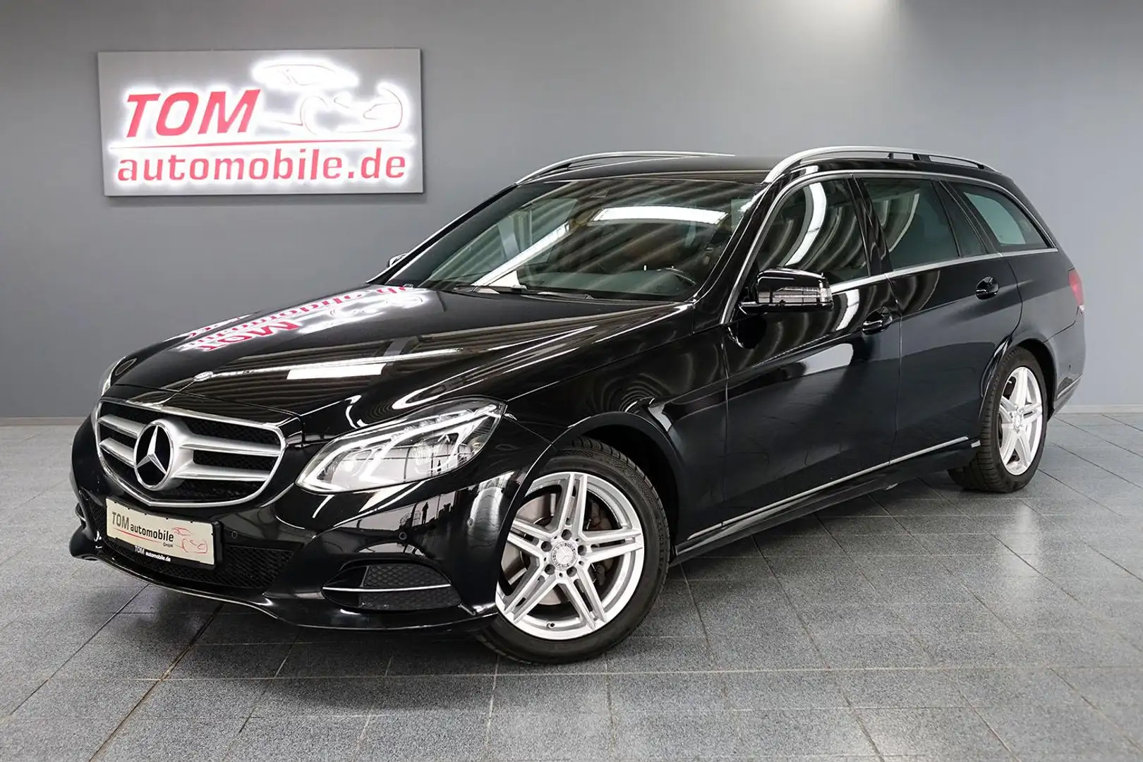 Mercedes-Benz E 250 T CDI 4Matic Avantgarde LED*LEDER*AMBI*AHK Schwarz - 1