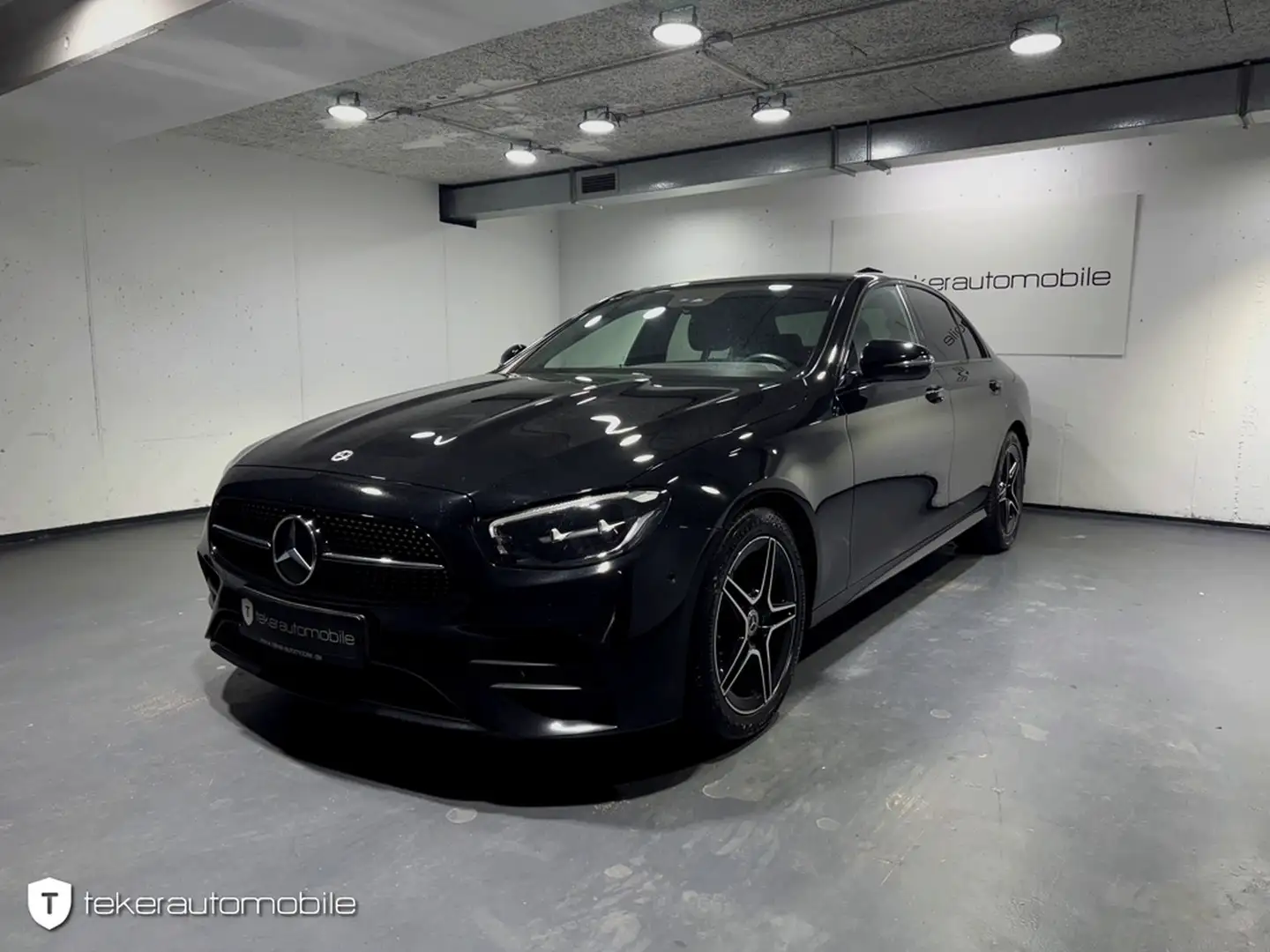 Mercedes-Benz E 220 d Lim. AMG Line *Navi*CarPlay*LED* Schwarz - 1