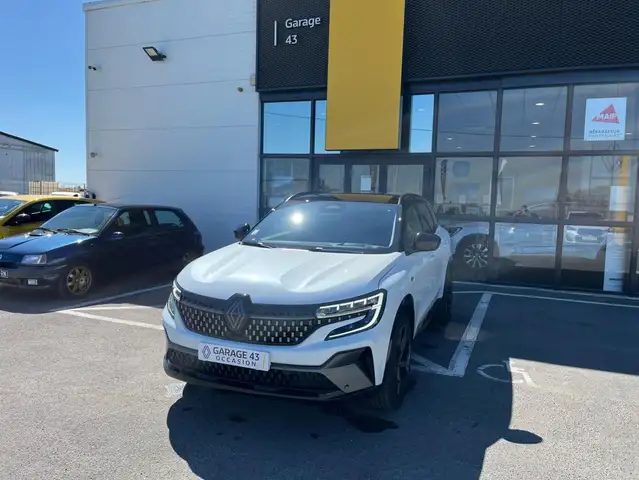 Renault ICONIC ESPRIT ALPINE E-TECH HYBRIDE 200