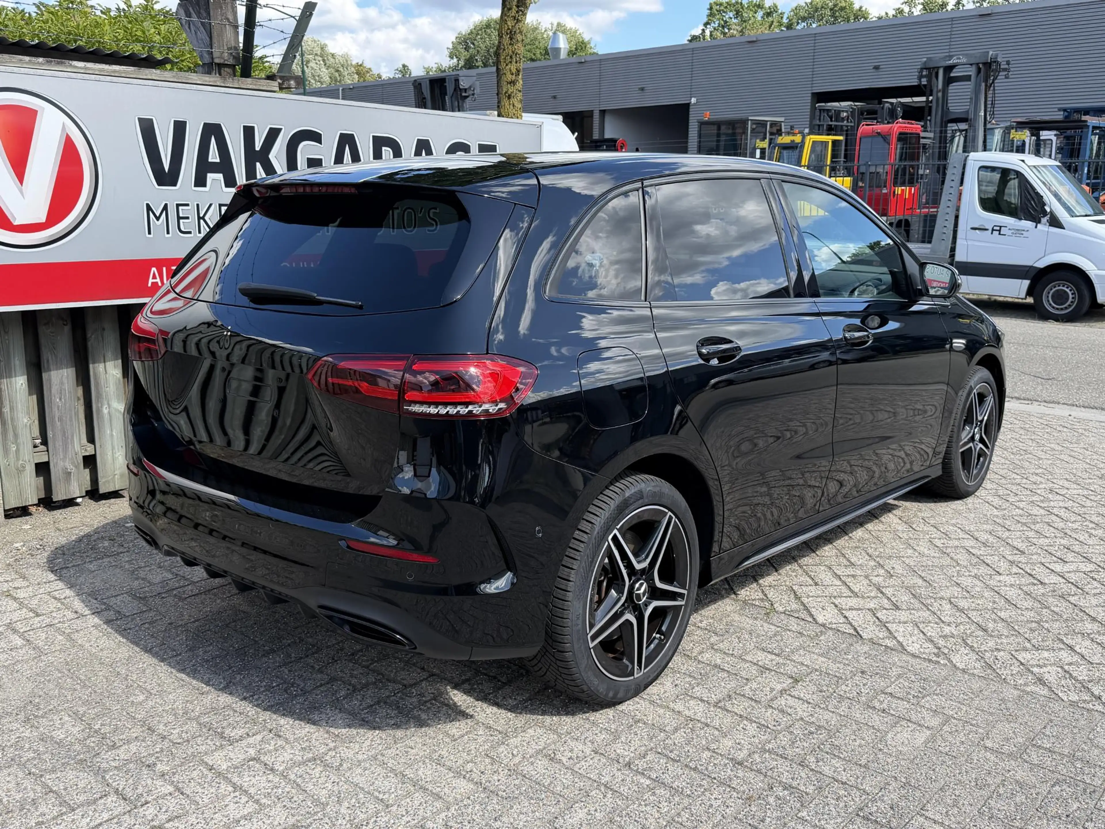 Mercedes-Benz B 250 e AMG Line 18''/Dodehoek/Camera/Navigatie/Sfeerver — photo 2