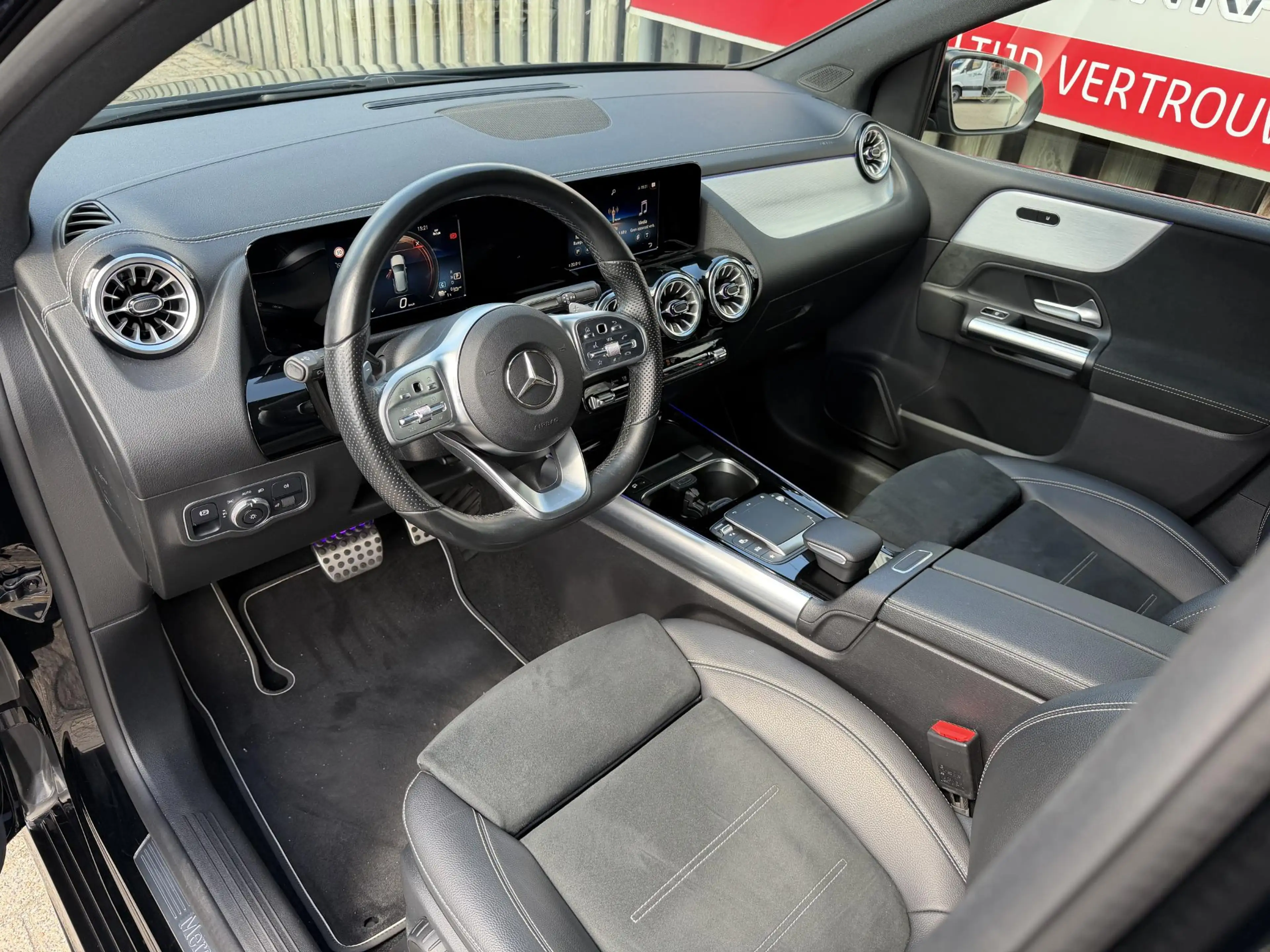 Mercedes-Benz B 250 e AMG Line 18''/Dodehoek/Camera/Navigatie/Sfeerver — photo 22