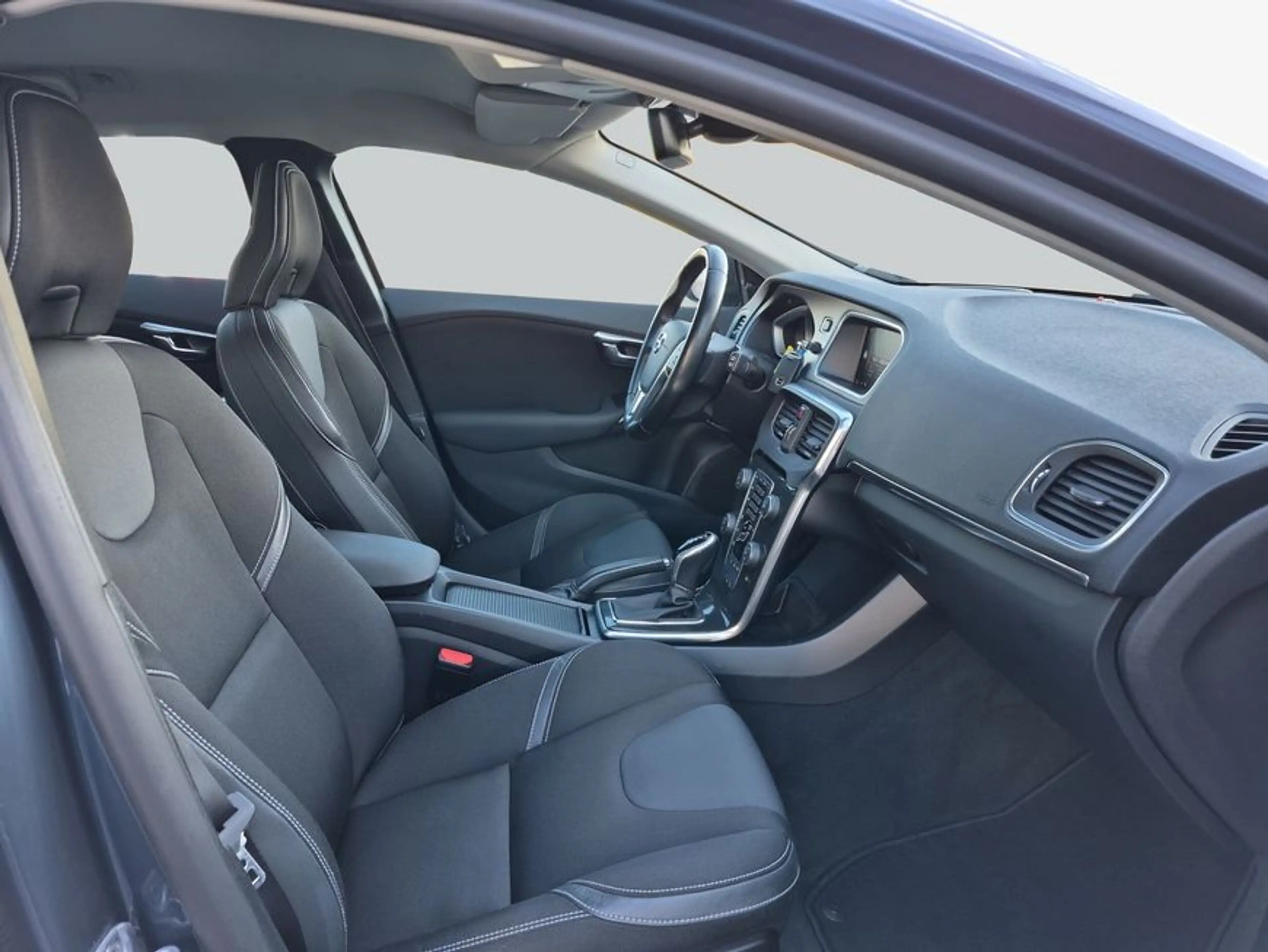Volvo V40 D4 Geartronic Momentum BLIS*Winterpak. — photo 12