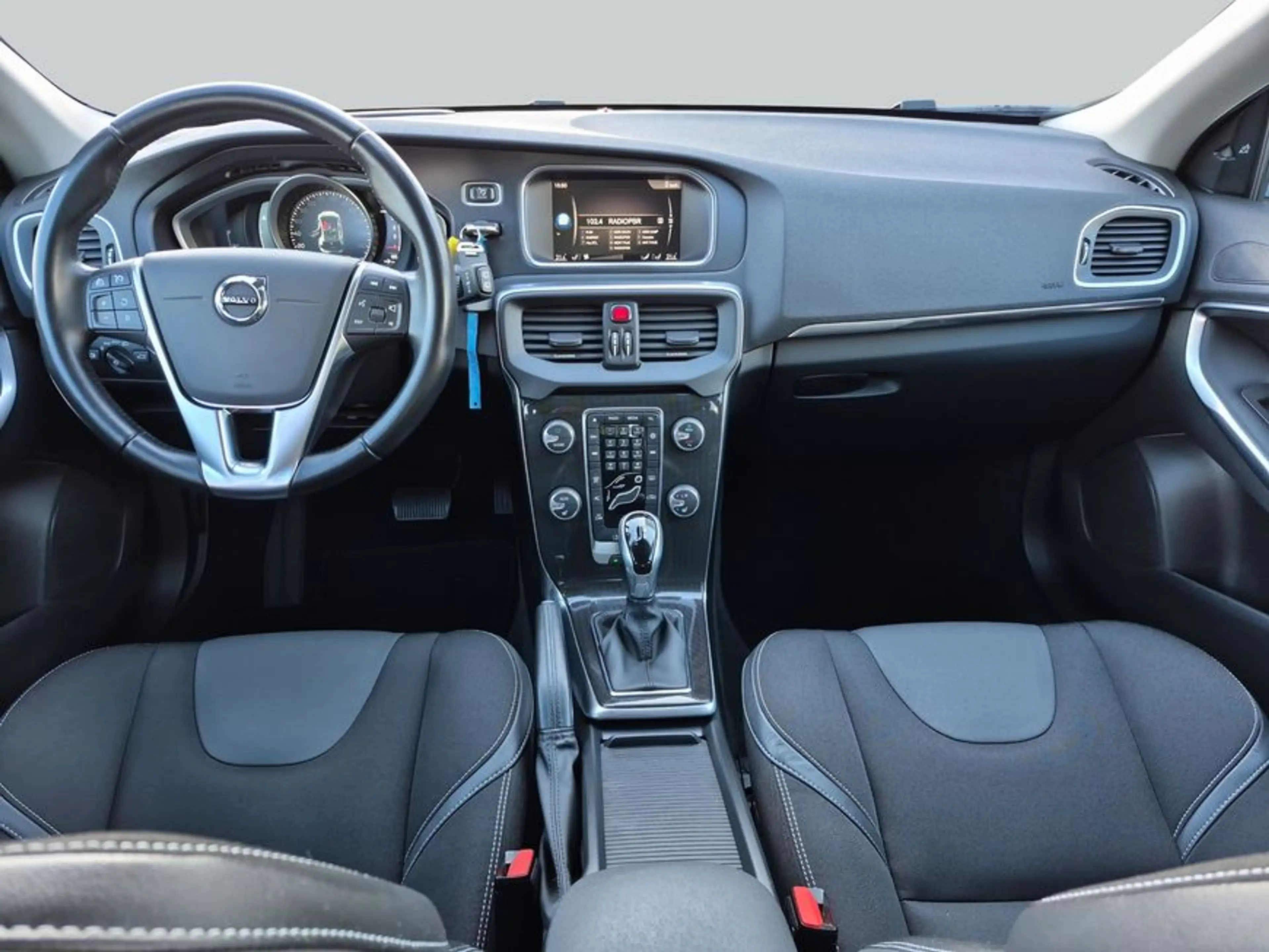Volvo V40 D4 Geartronic Momentum BLIS*Winterpak. — photo 13