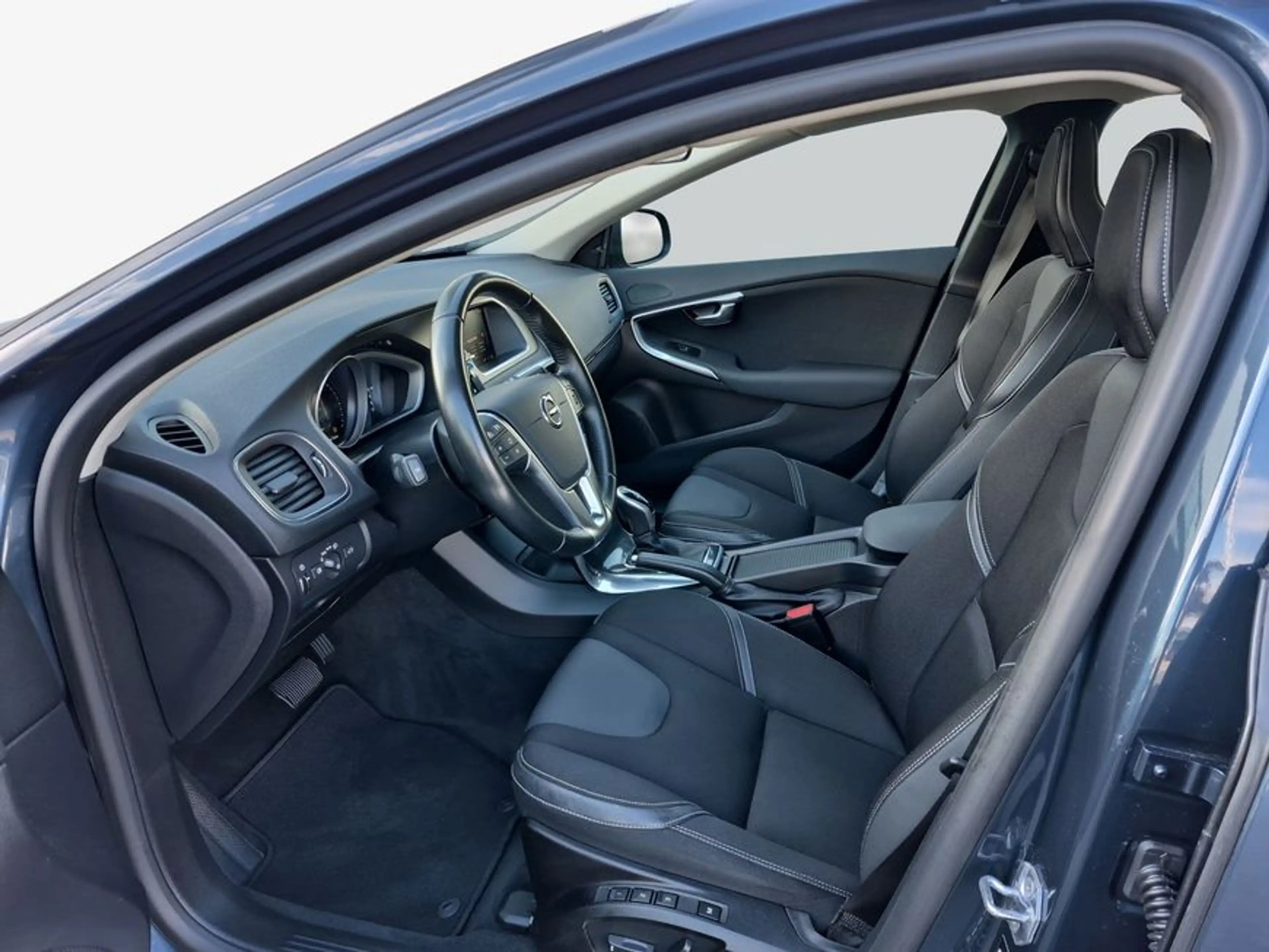 Volvo V40 D4 Geartronic Momentum BLIS*Winterpak. — photo 9