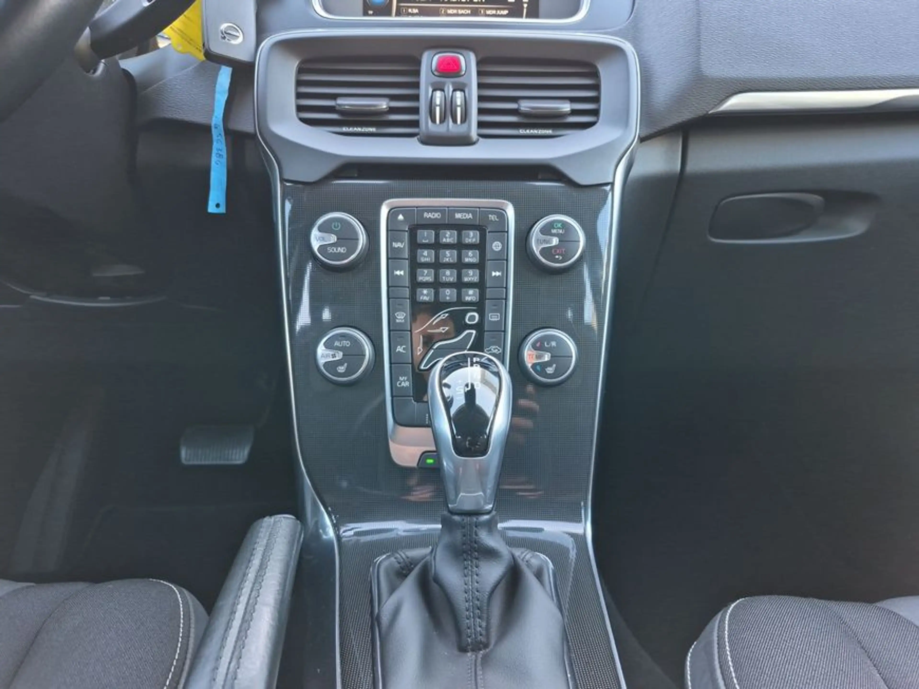 Volvo V40 D4 Geartronic Momentum BLIS*Winterpak. — photo 14