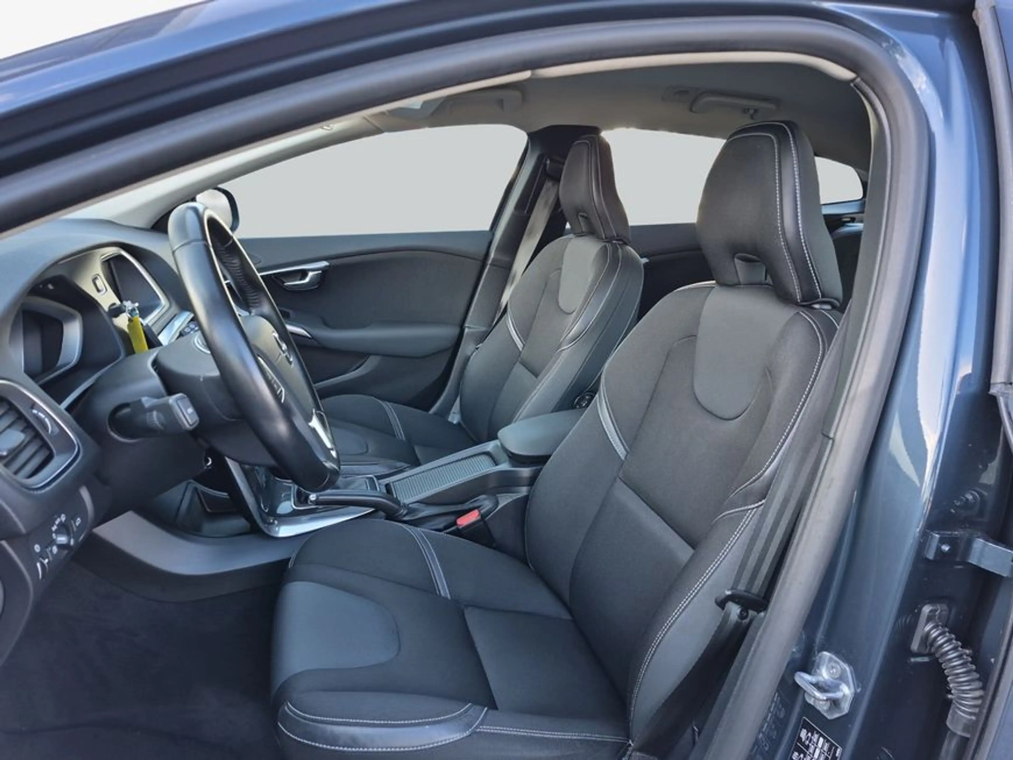 Volvo V40 D4 Geartronic Momentum BLIS*Winterpak. — photo 10