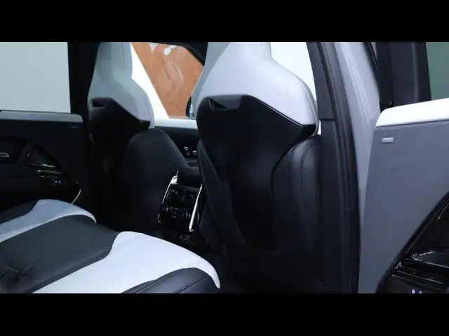 Land Rover Range Rover Sport view 14