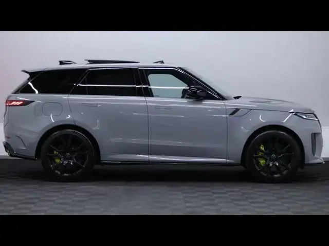 Land Rover Range Rover Sport view 3