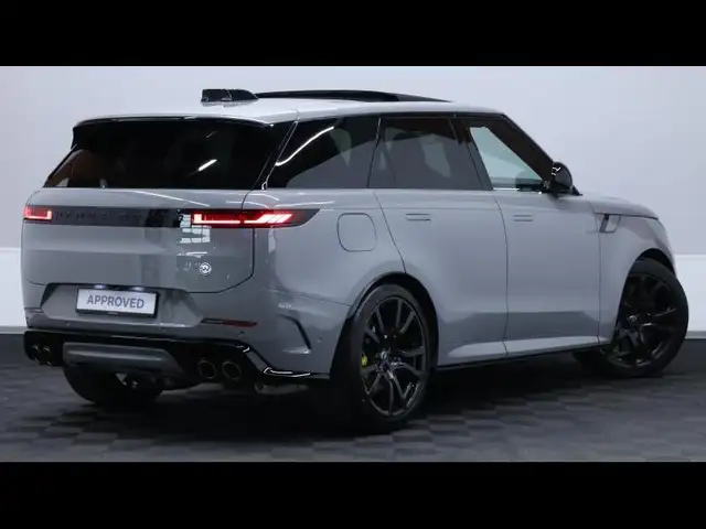 Land Rover Range Rover Sport view 4