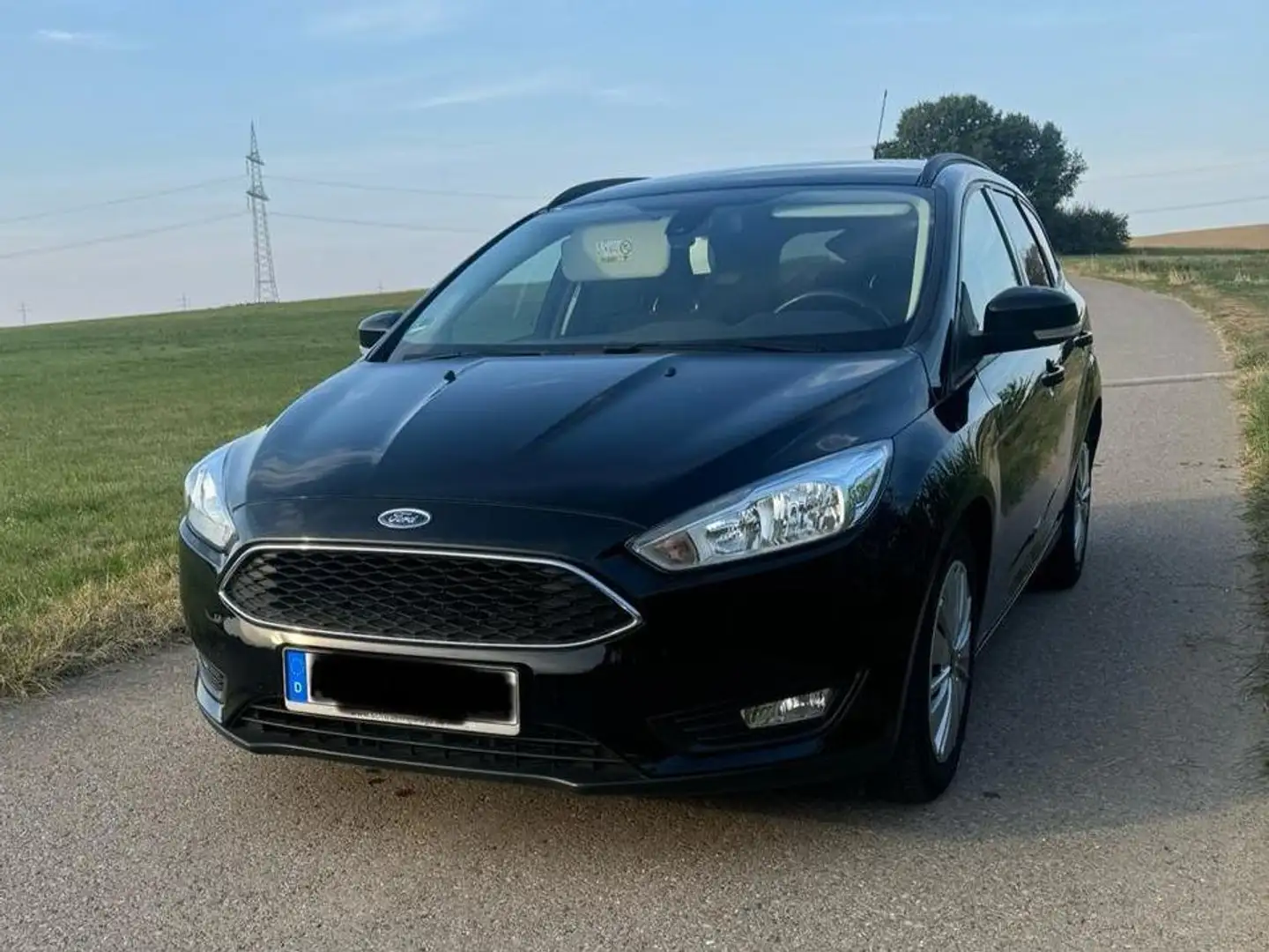 Ford Focus Focus Turnier Turnier 1.0 EcoBoost Start-Stopp-Sys Černá - 1