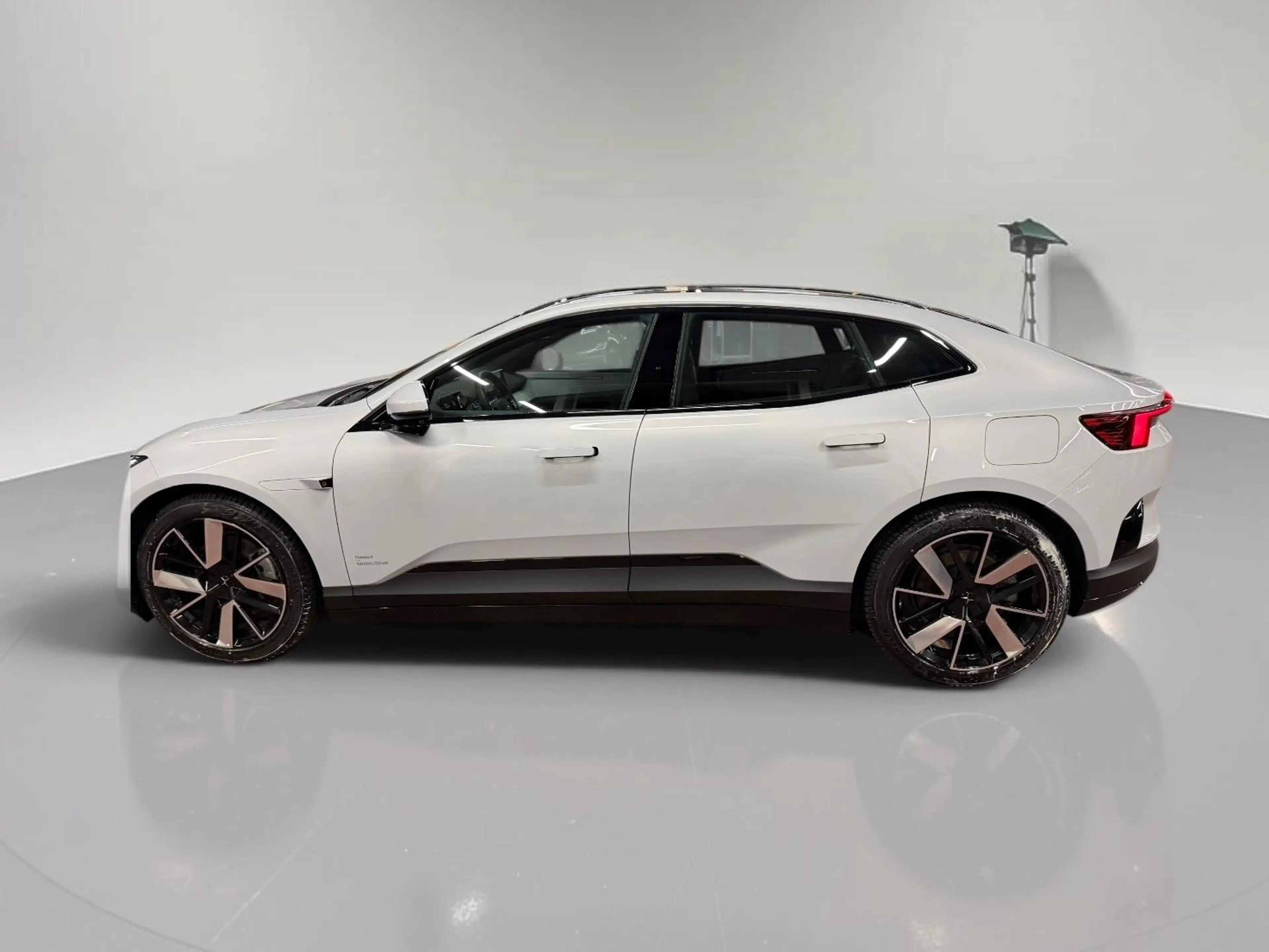 Polestar 4 Polestar 4 100 kWh Long Range Single Motor Business Business pilot+PLUS + full option+ 21Velg 22kw lader — photo 4