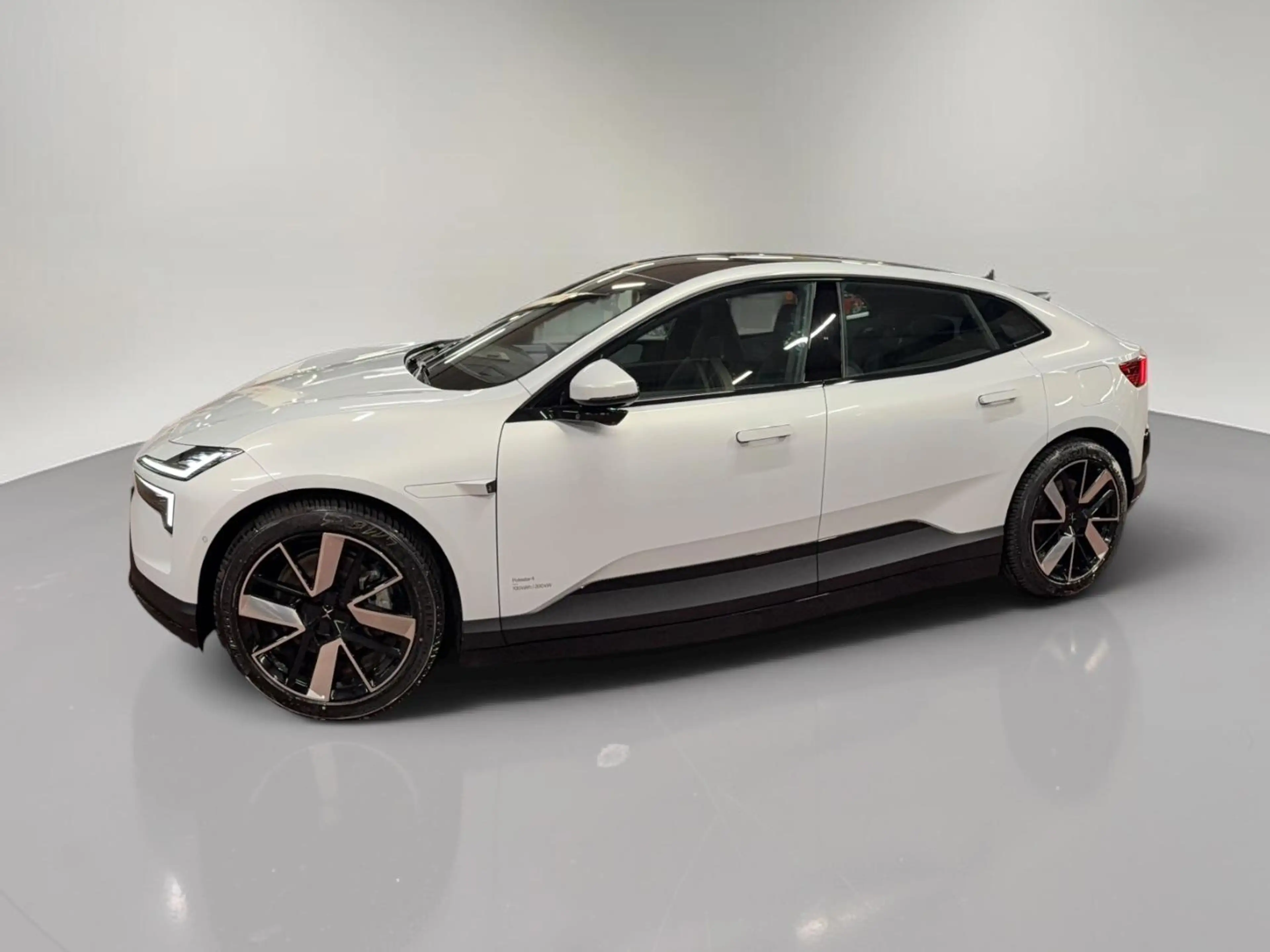 Polestar 4 Polestar 4 100 kWh Long Range Single Motor Business Business pilot+PLUS + full option+ 21Velg 22kw lader — photo 3