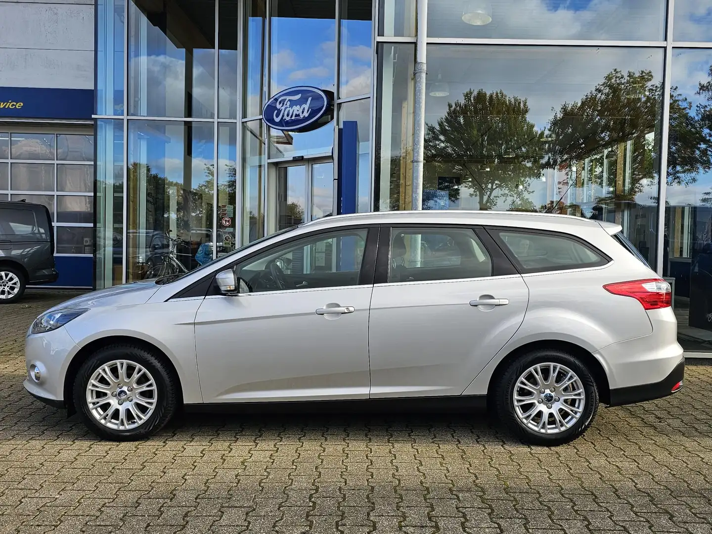 Ford Focus Wagon 1.6 TI-VCT Titanium 125 pk | Perfect onderho Gris - 2