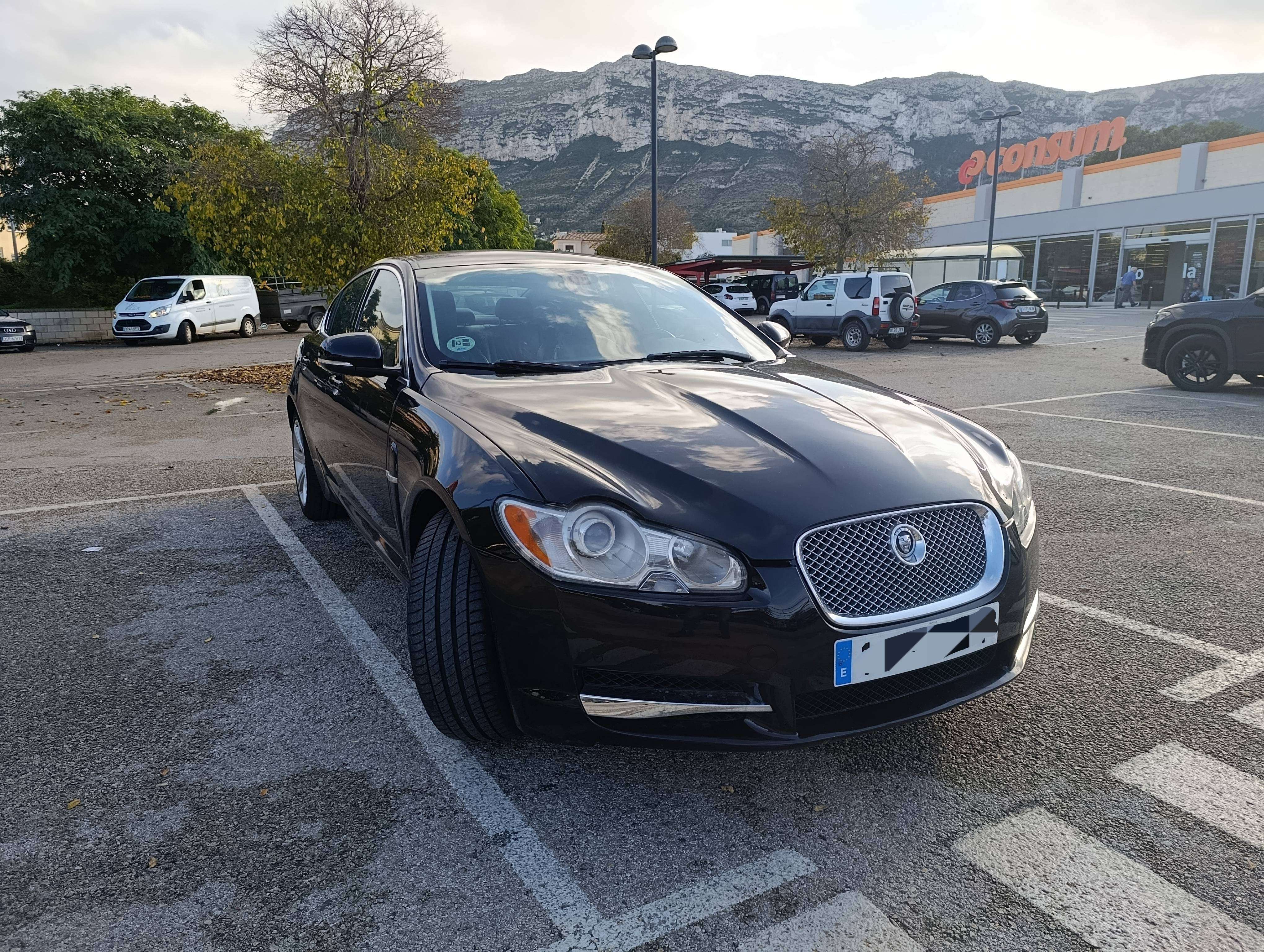Jaguar XF XF 3.0 V6 Diesel Luxury 240 Aut. Luxury - foto 1