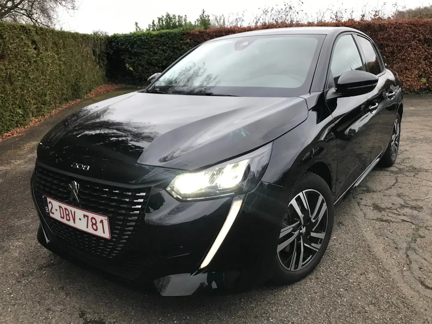 Peugeot 208 1.2i  Allure -  Cuir-tissu/PDC/ GPS/Carplay /JA16' Noir - 1