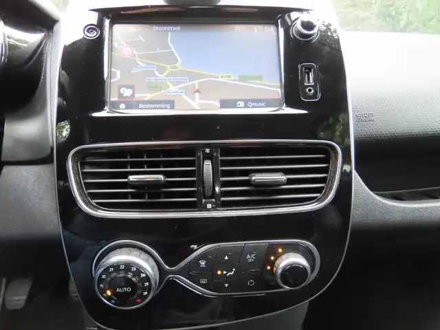Renault Clio view 15