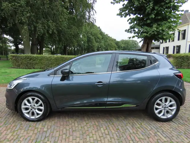 Renault Clio view 2