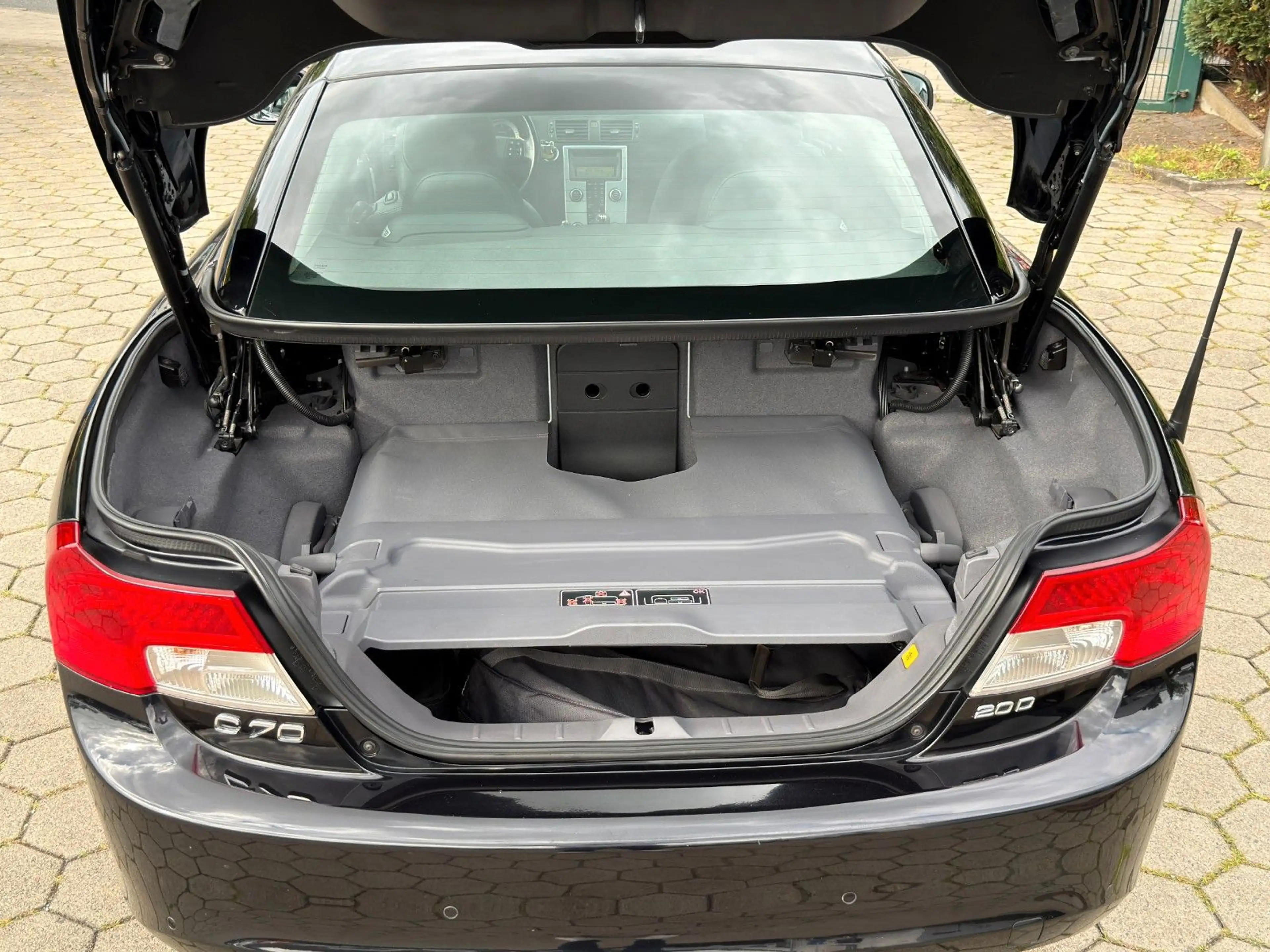 Volvo C70 Cabriolet 2.0 D Summum — photo 8