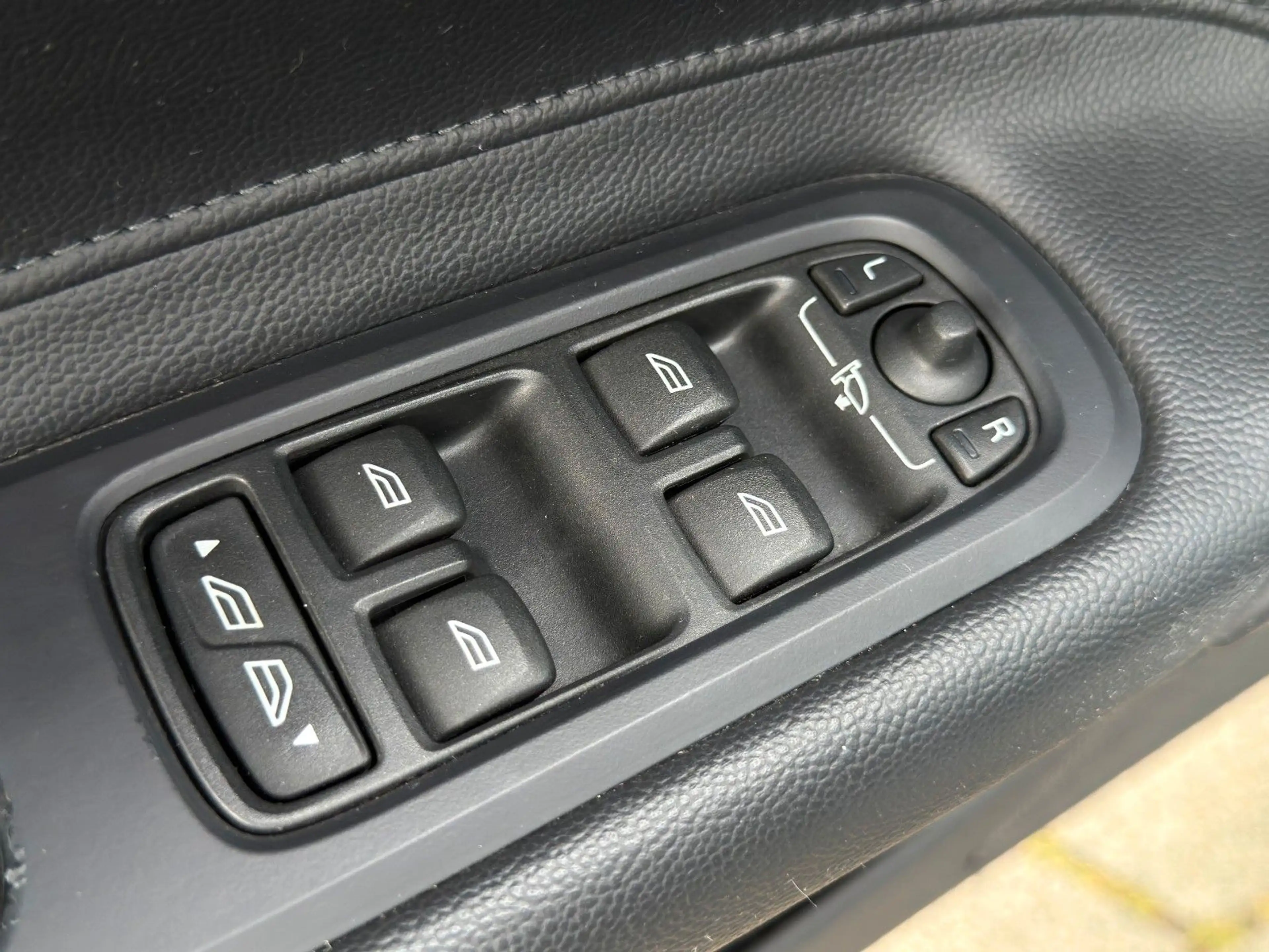 Volvo C70 Cabriolet 2.0 D Summum — photo 15
