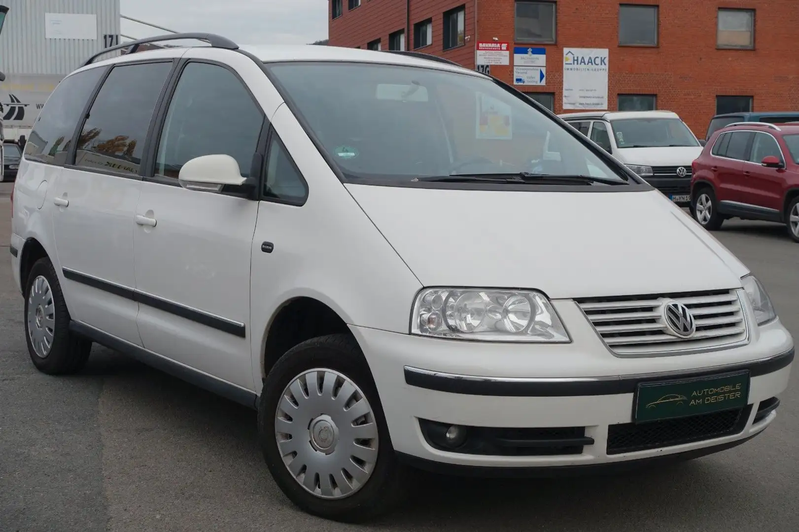 Volkswagen Sharan Comfortline 1.9 TDI*131PS*7-SITZE*AHK*SHZ Biały - 1