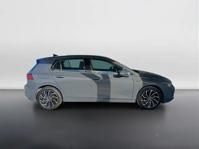 Volkswagen Golf view 3