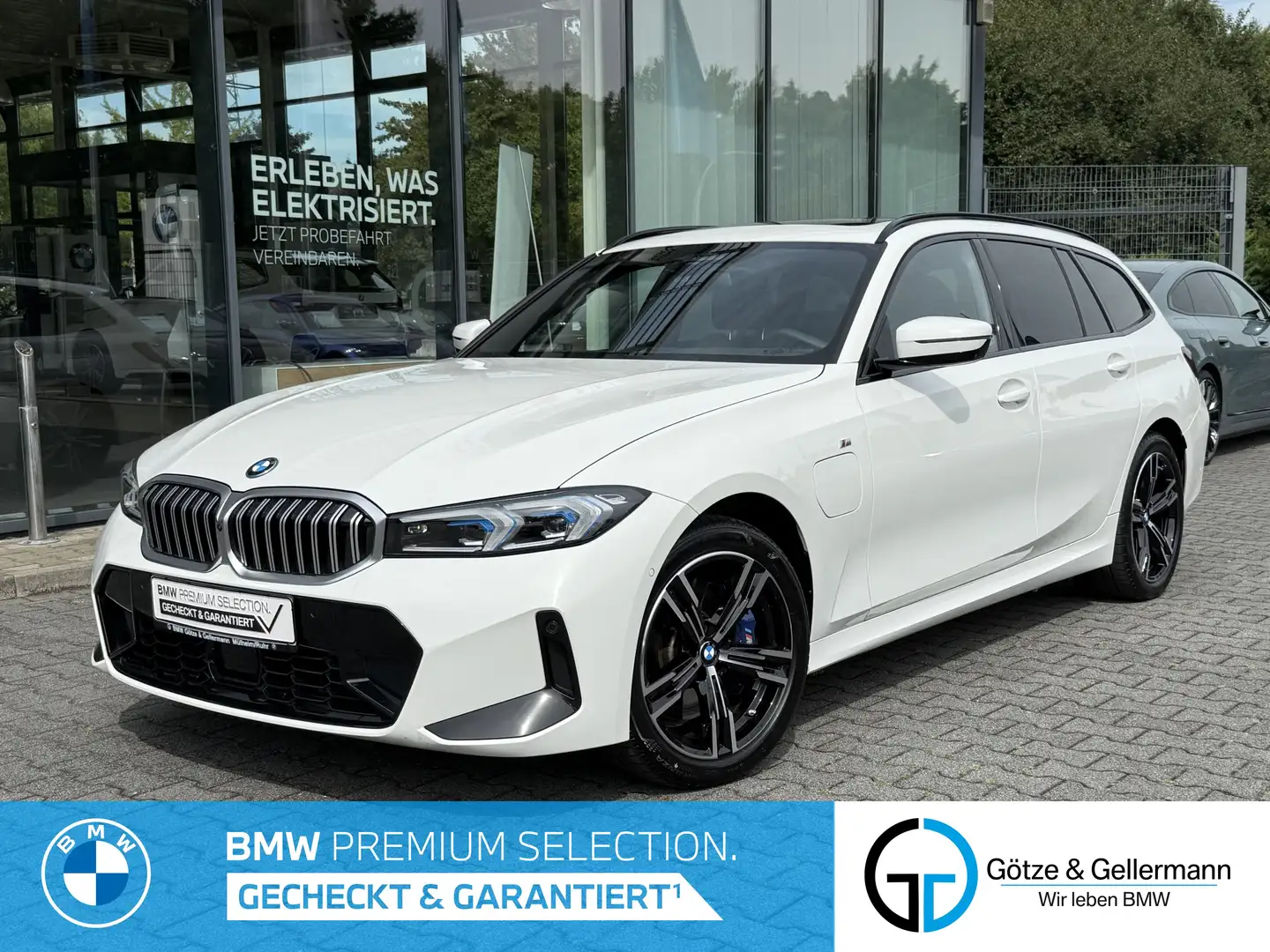 BMW 330 e xDrive Touring M Sportpaket //Pano FACELIFT Weiß - 1
