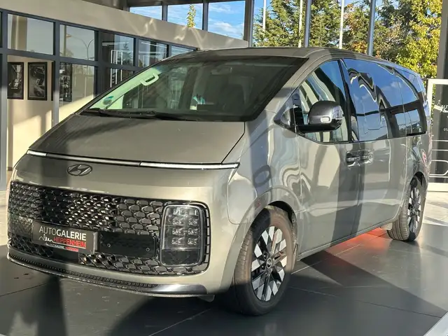 Hyundai STARIA Signature 4WD Vollausstattung