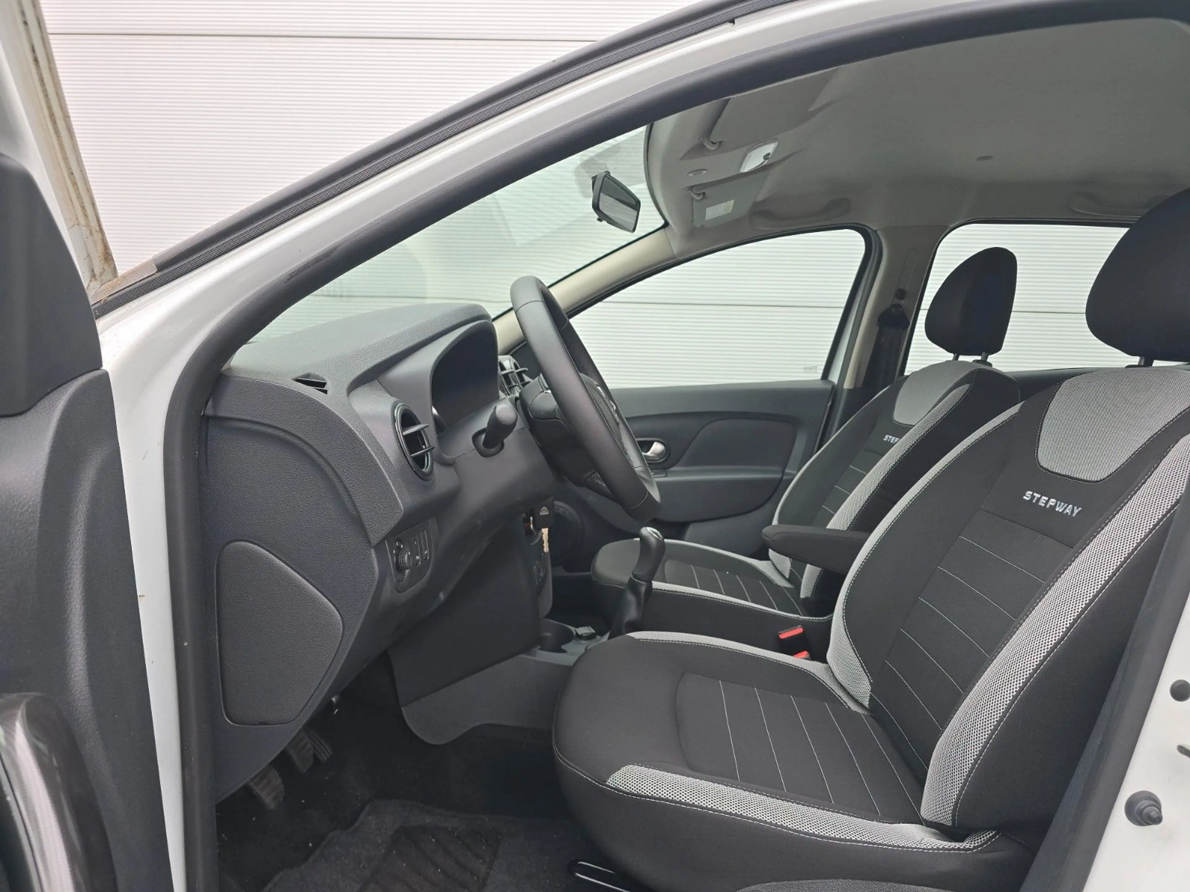 Dacia Sandero II Stepway Prestige — photo 9