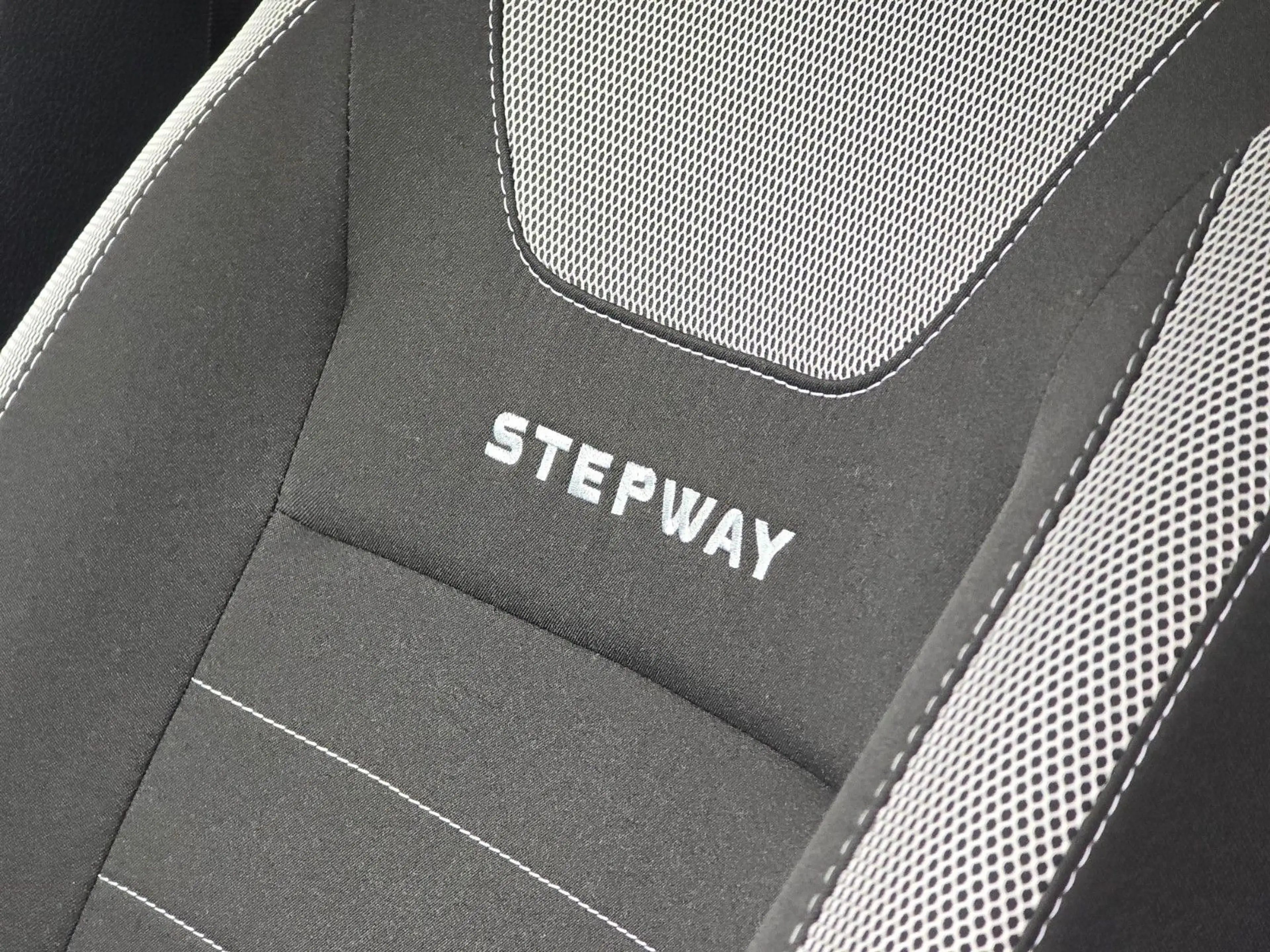 Dacia Sandero II Stepway Prestige — photo 10