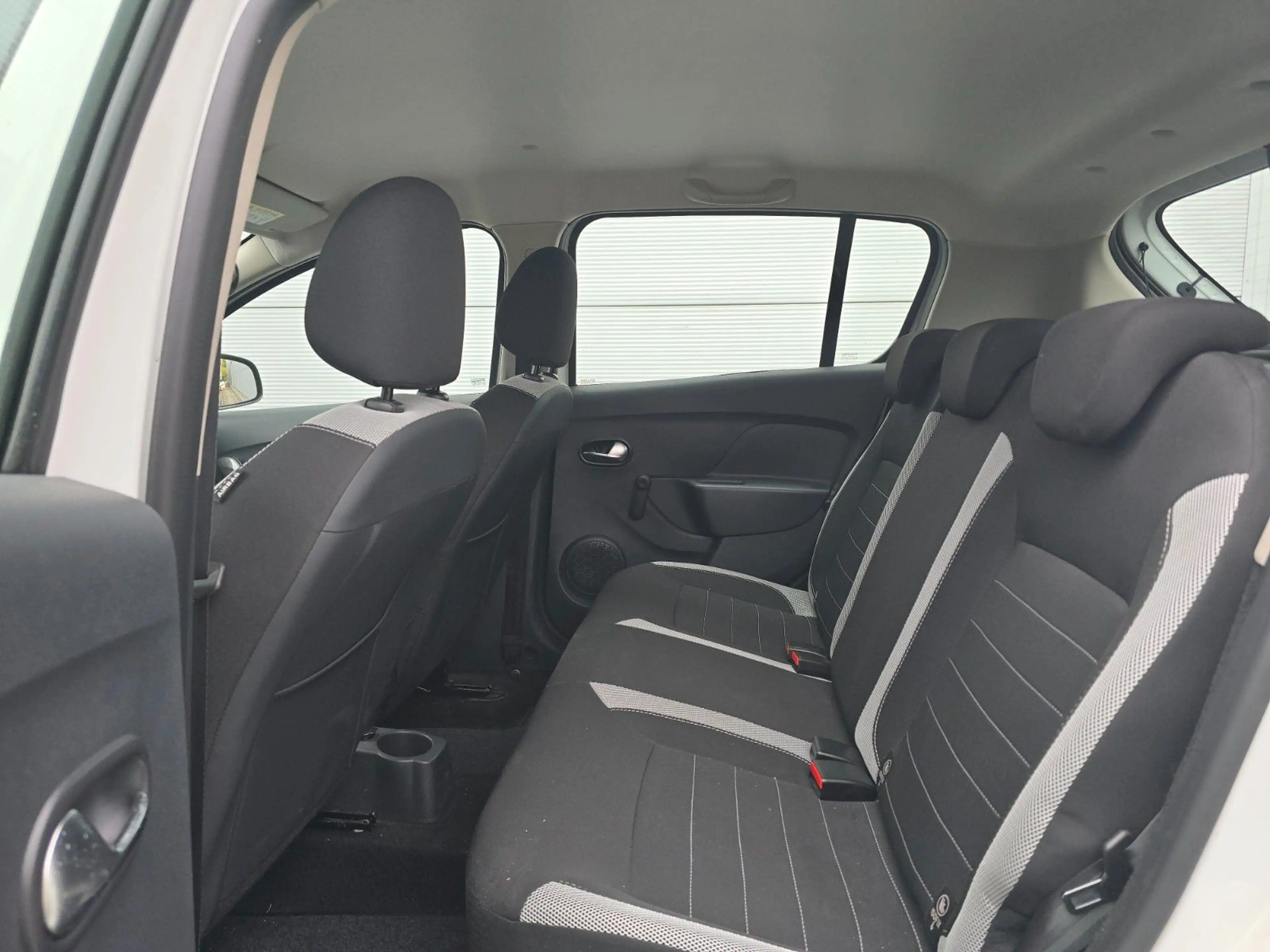 Dacia Sandero II Stepway Prestige — photo 8