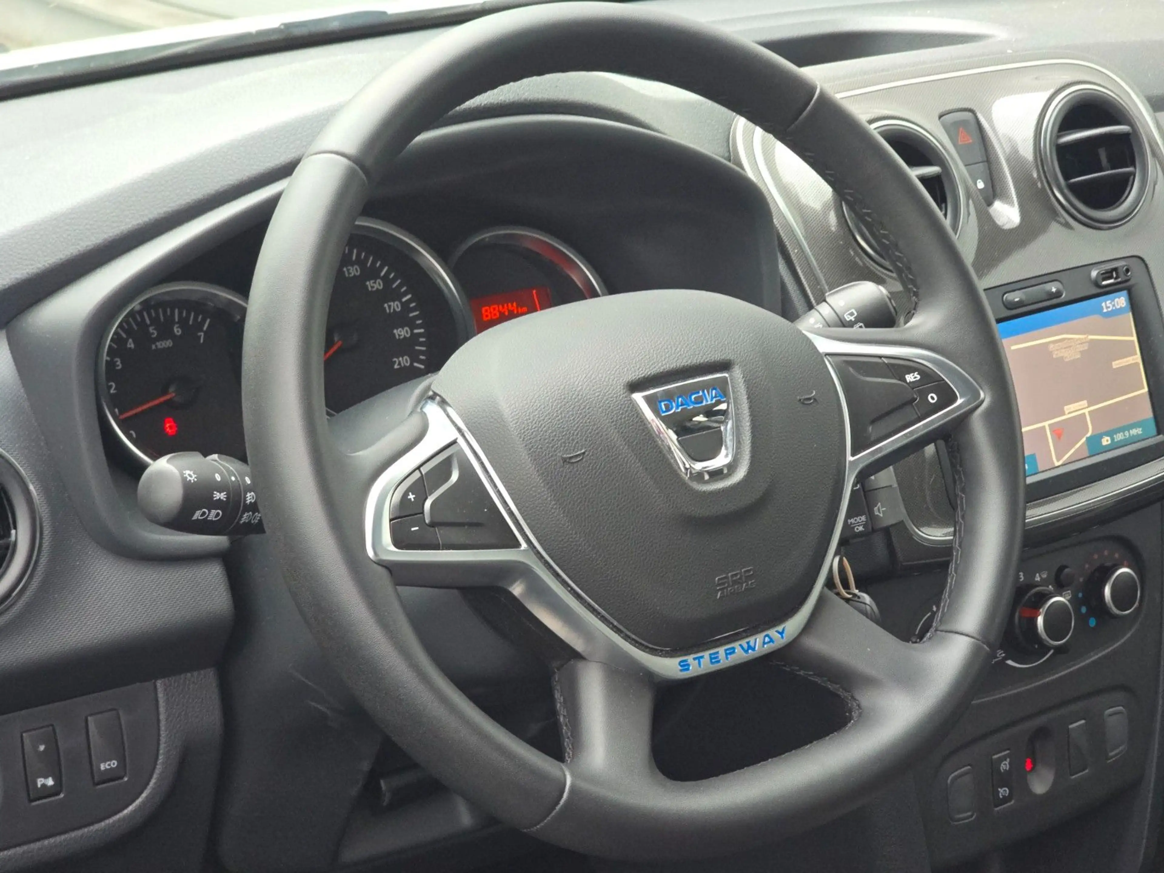 Dacia Sandero II Stepway Prestige — photo 12