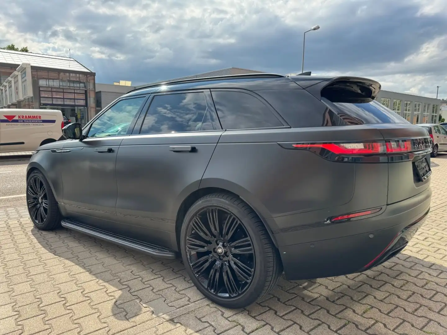 Land Rover Range Rover Velar Range Rover Velar 2.0d R-Dynamic S Noir - 1