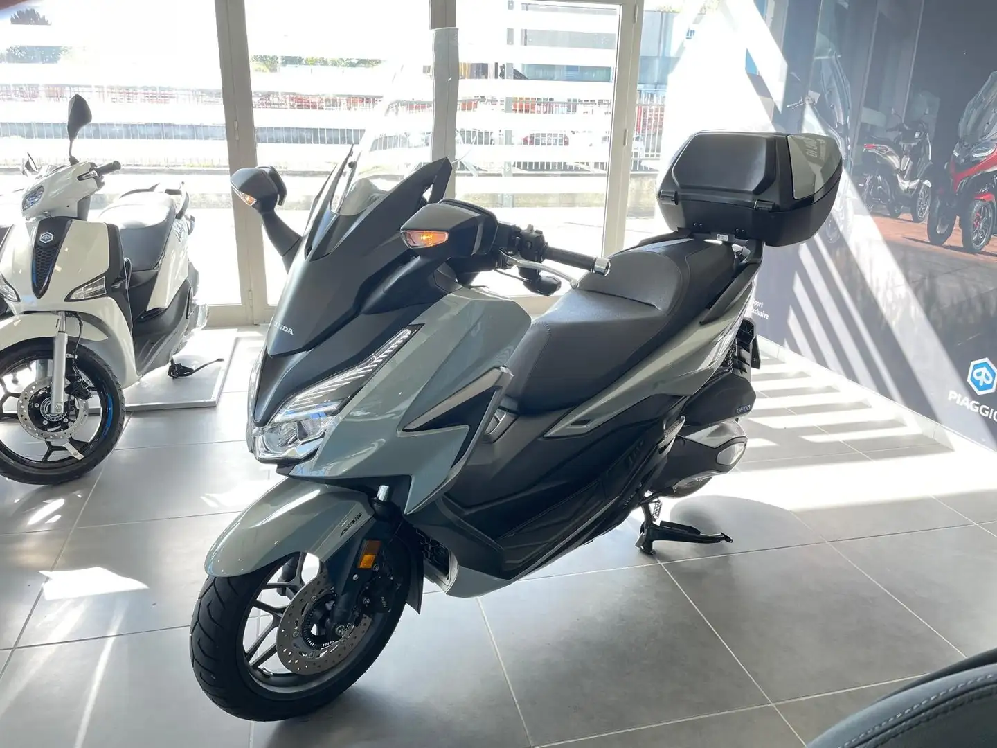 Honda Forza 350 SOLO 4.000KM, UNICO PROPRITARIO, TAGLIANDI HONDA! Grigio - 1