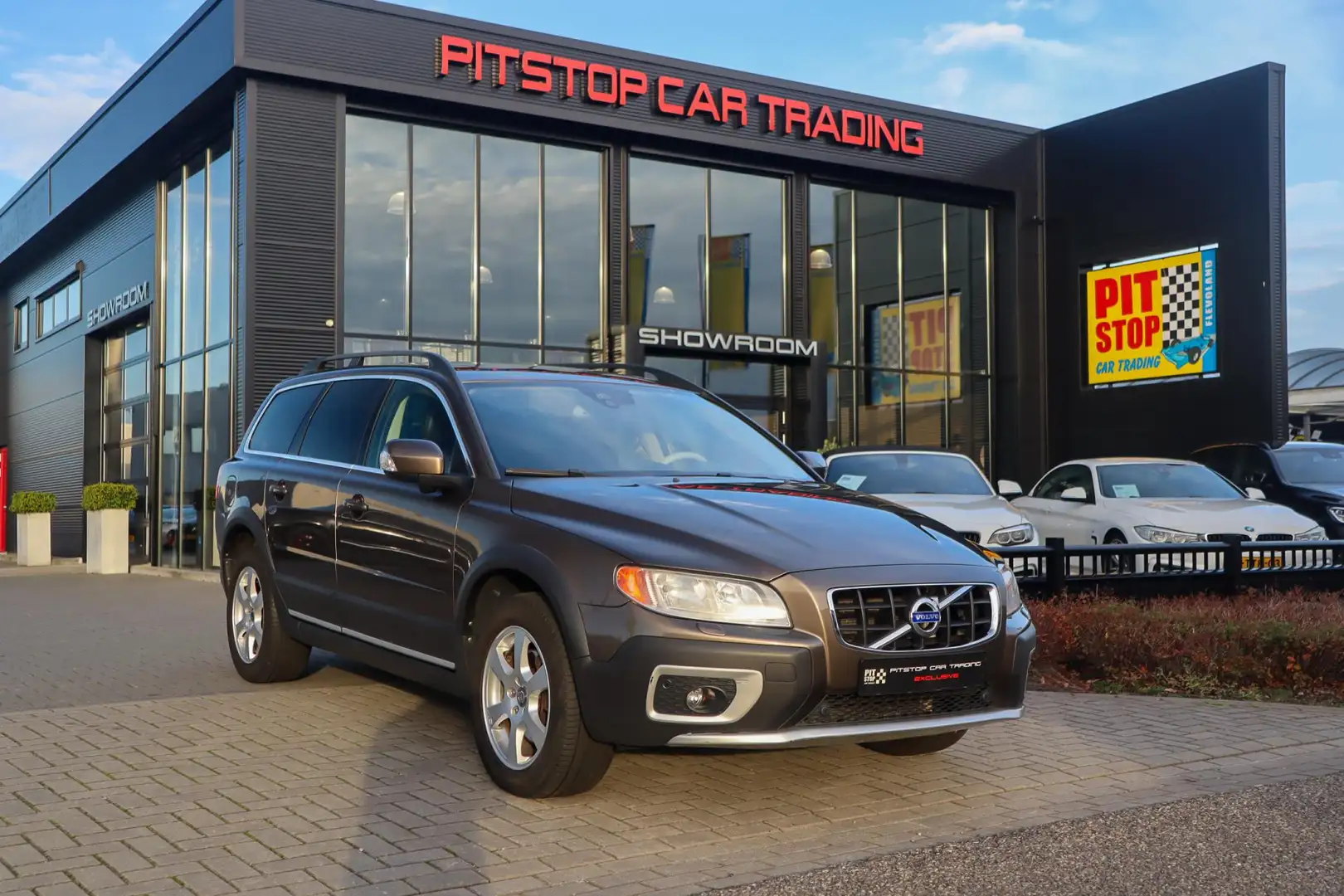 Volvo XC70 3.2 AWD, 243 PK, Schuifdak, Memory, Trekhaak! Braun - 1