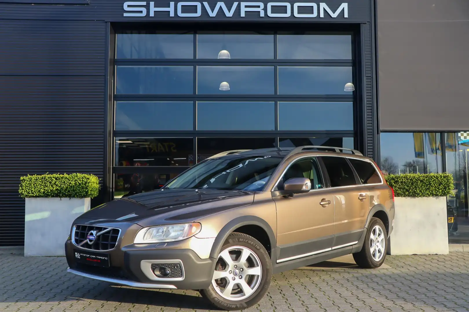 Volvo XC70 3.2 AWD, 243 PK, Schuifdak, Memory, Trekhaak! Braun - 2