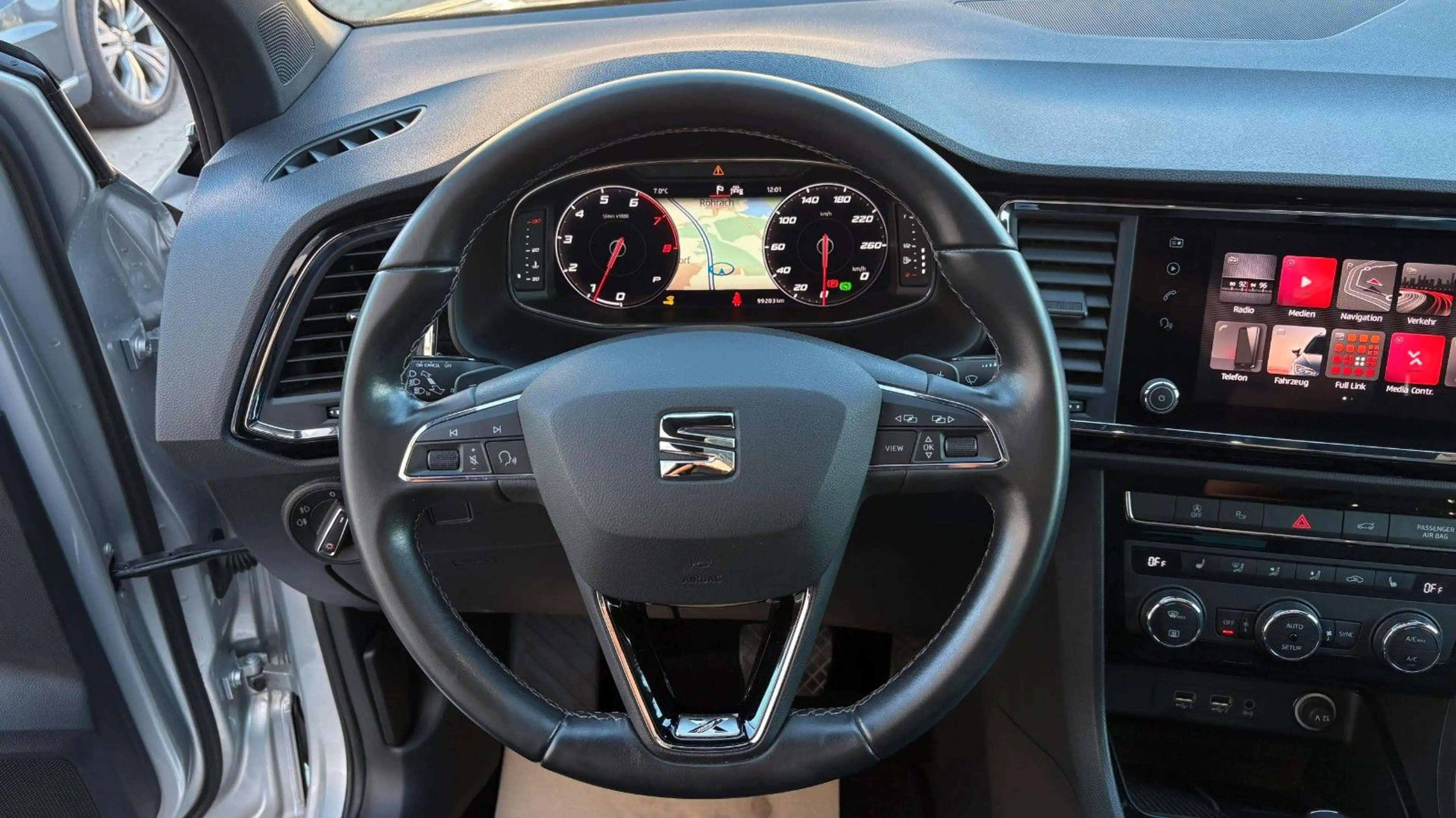 SEAT Ateca 2.0TSI Xcellence 4x4 360°Kam AHK Pano-dach — photo 10
